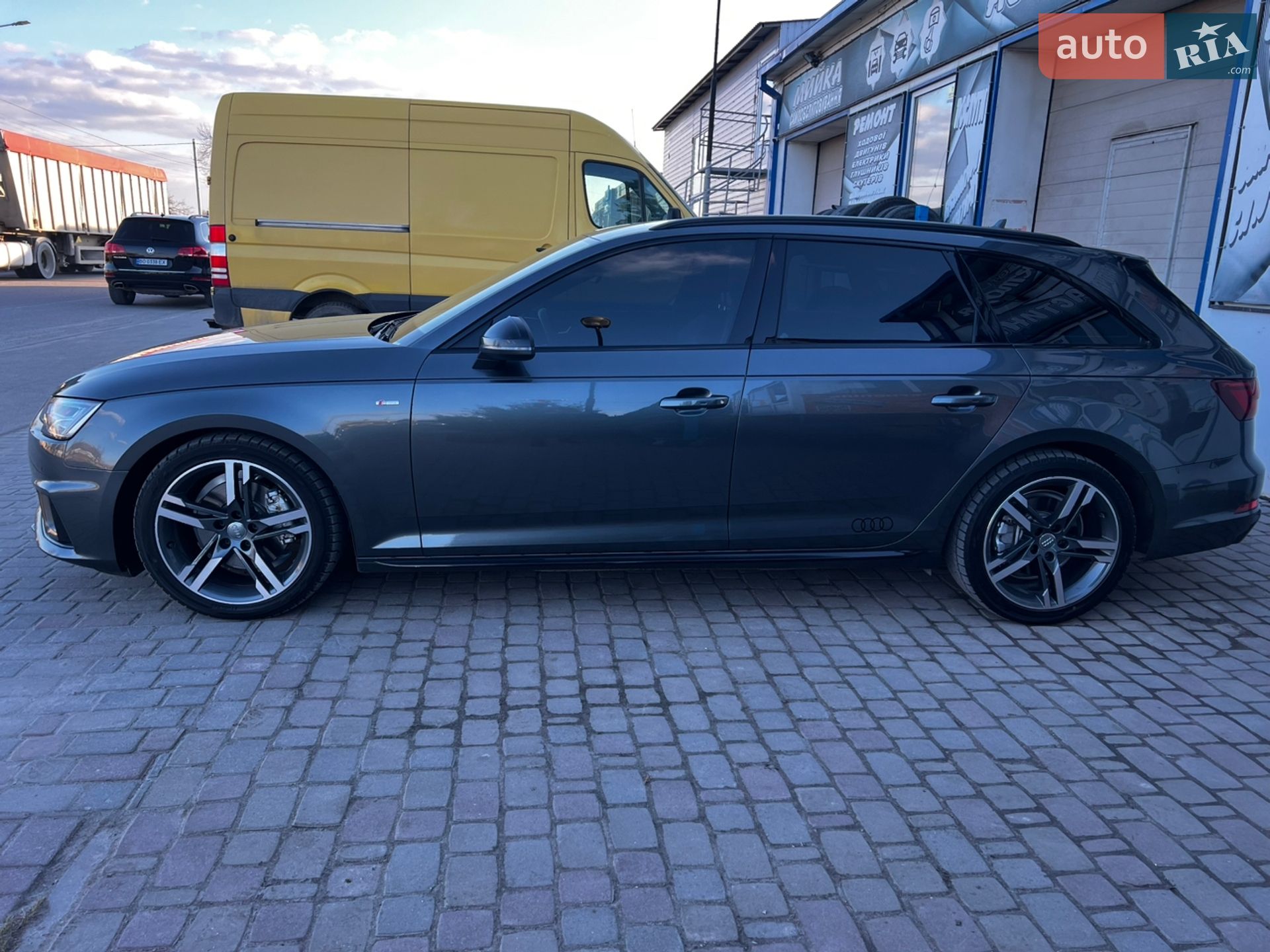Audi A4 2019 VIN WAUZZZF42KA036925 фото оголошення 6 з 13