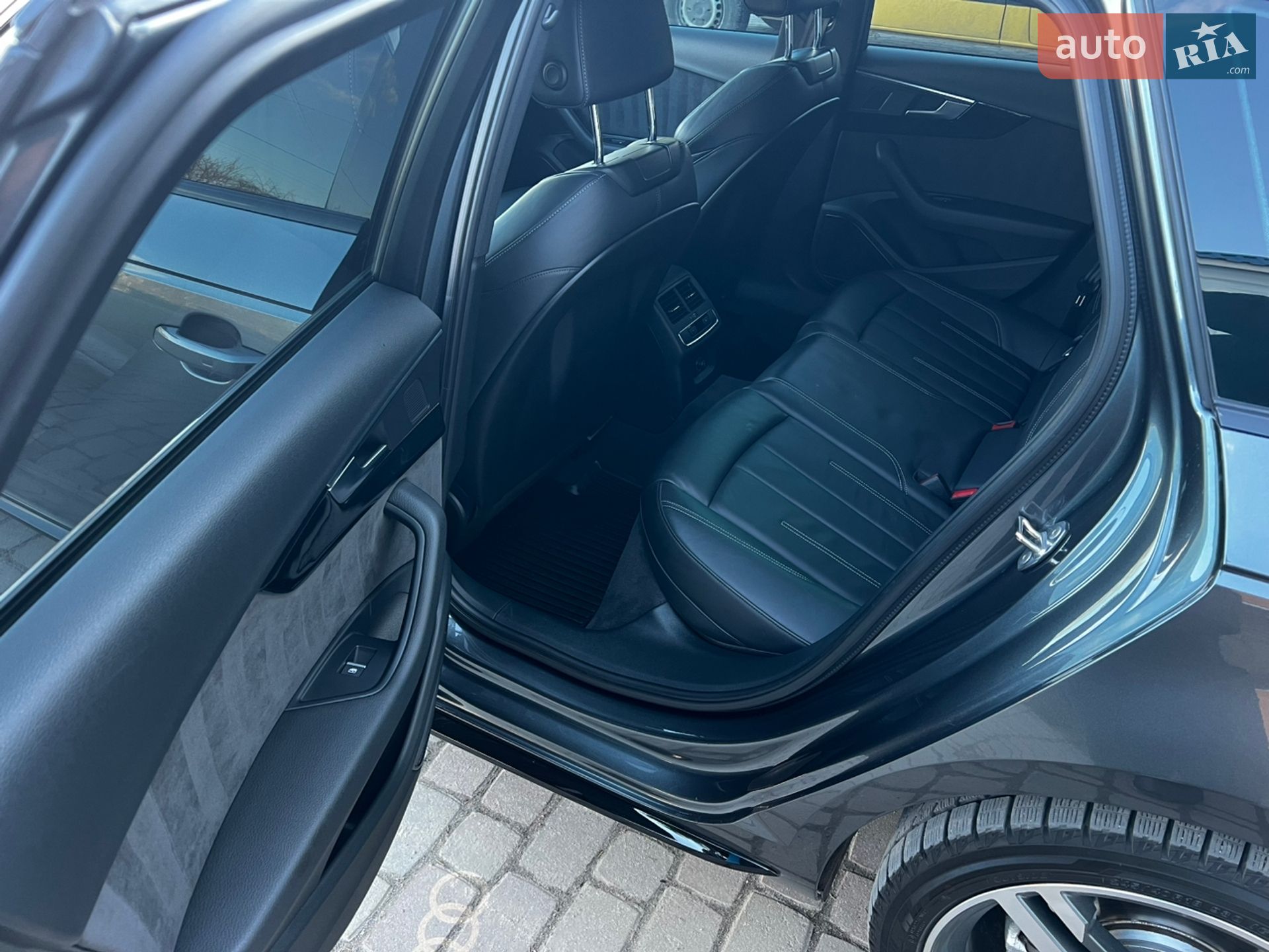 Audi A4 2019 VIN WAUZZZF42KA036925 фото оголошення 9 з 13