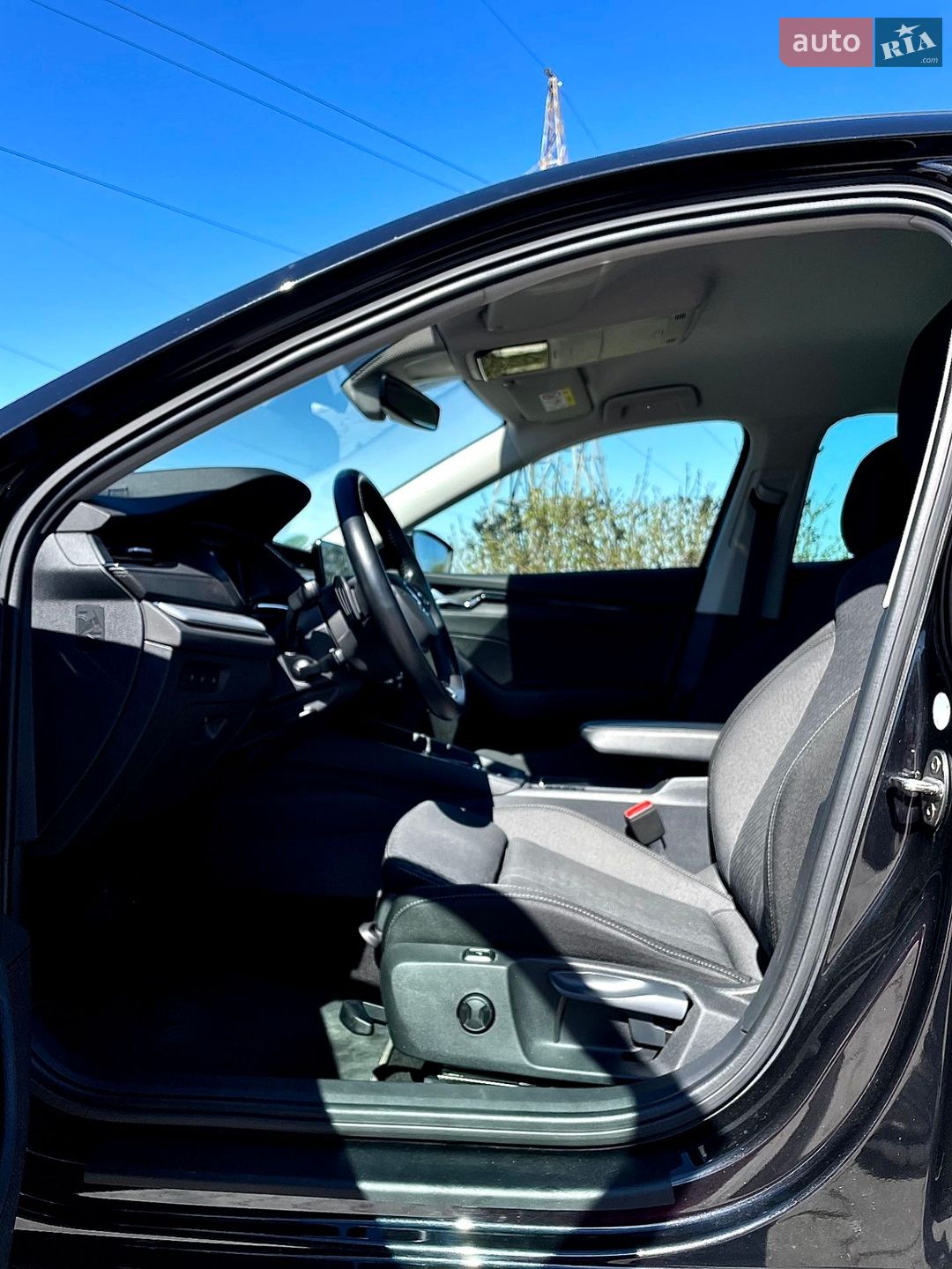 Skoda Octavia 2021 VIN TMBJJ8NX7NY048299 фото оголошення 6 з 36