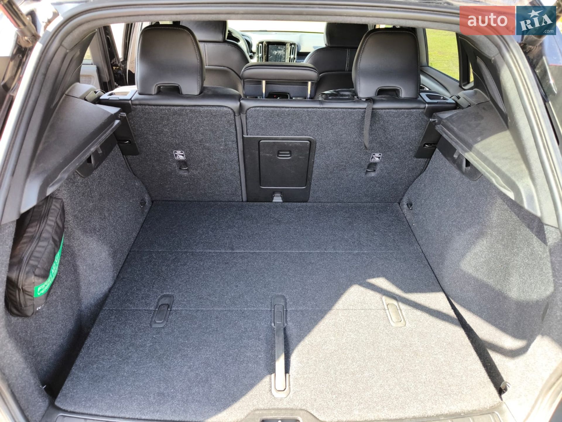 Volvo Xc40 2021 VIN YV1XZEDVEN2676245 фото оголошення 17 з 49