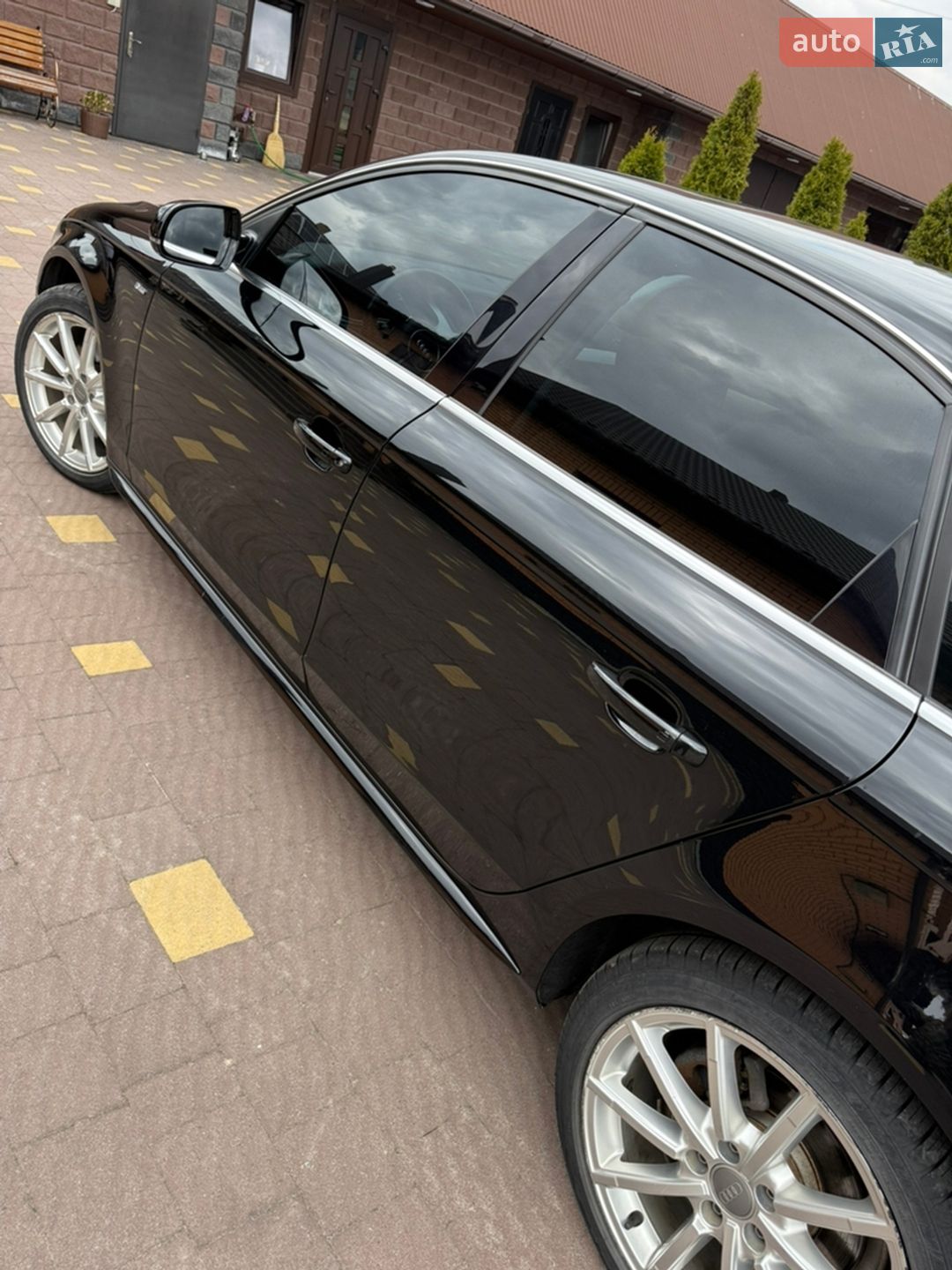 Audi A4 2015 VIN WAUBFAFL6GN018348 фото оголошення 4 з 27
