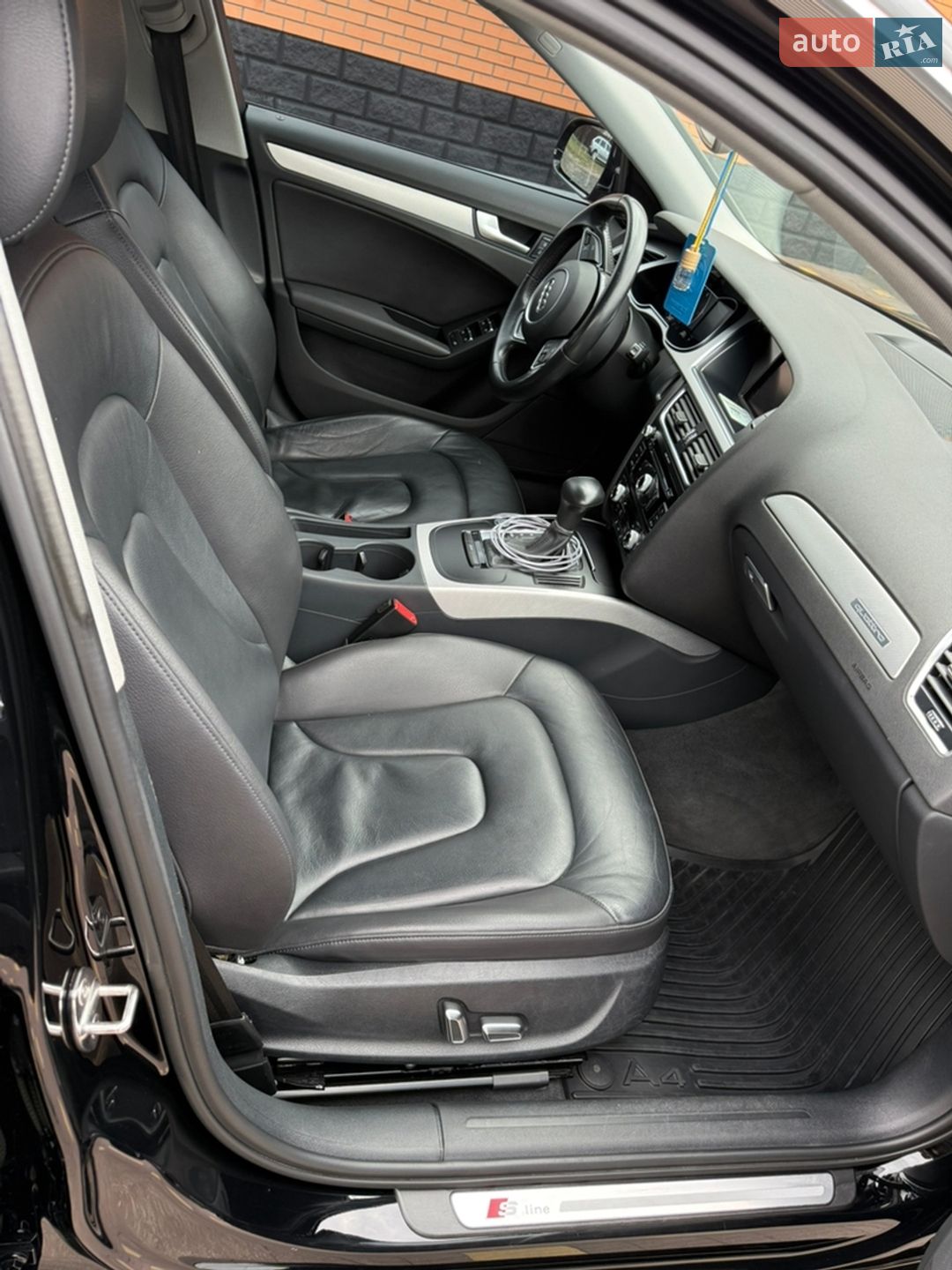 Audi A4 2015 VIN WAUBFAFL6GN018348 фото оголошення 16 з 27