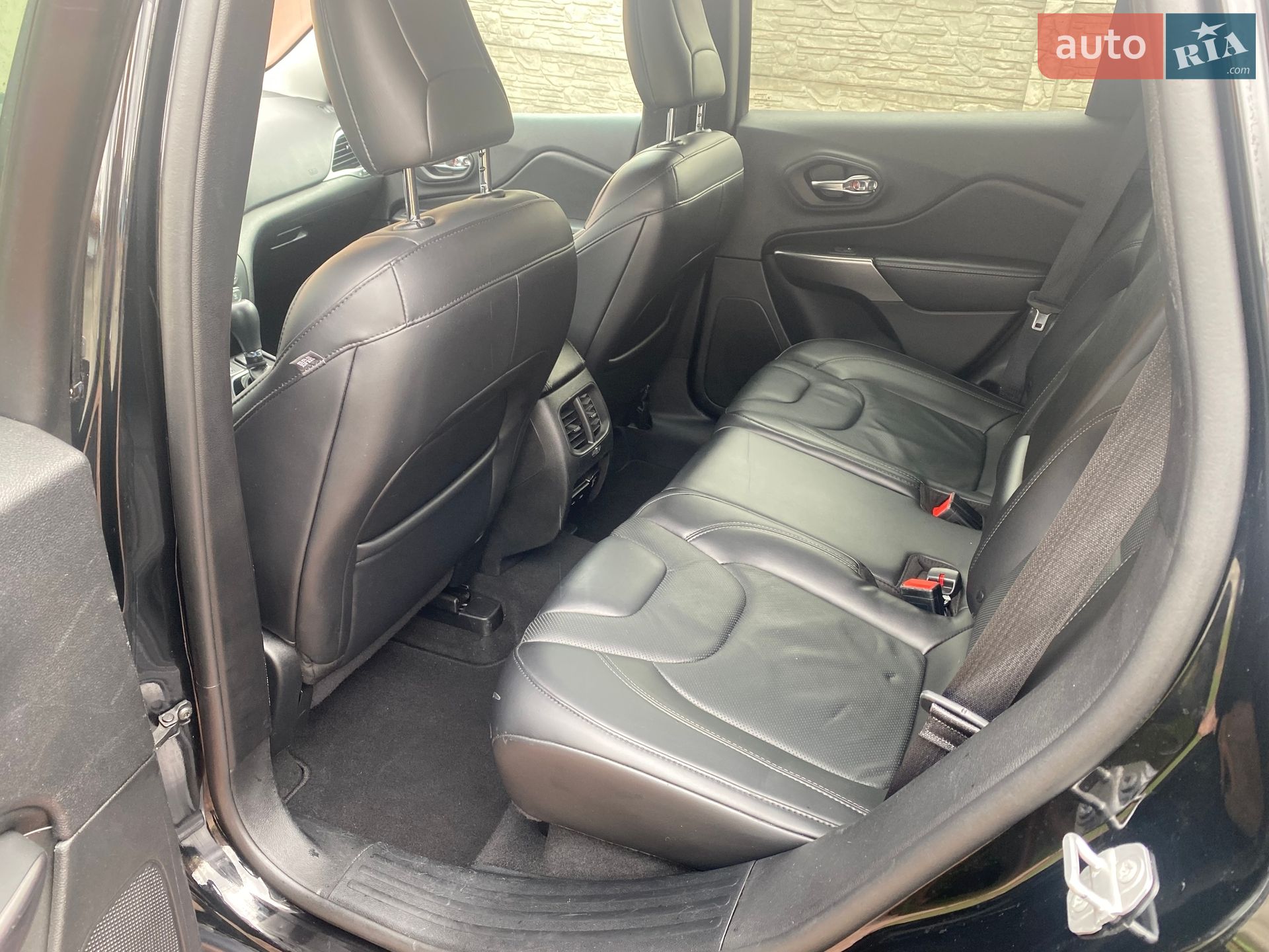 Jeep Cherokee 2019 VIN 1C4PJMDX1KD422770 фото оголошення 10 з 16