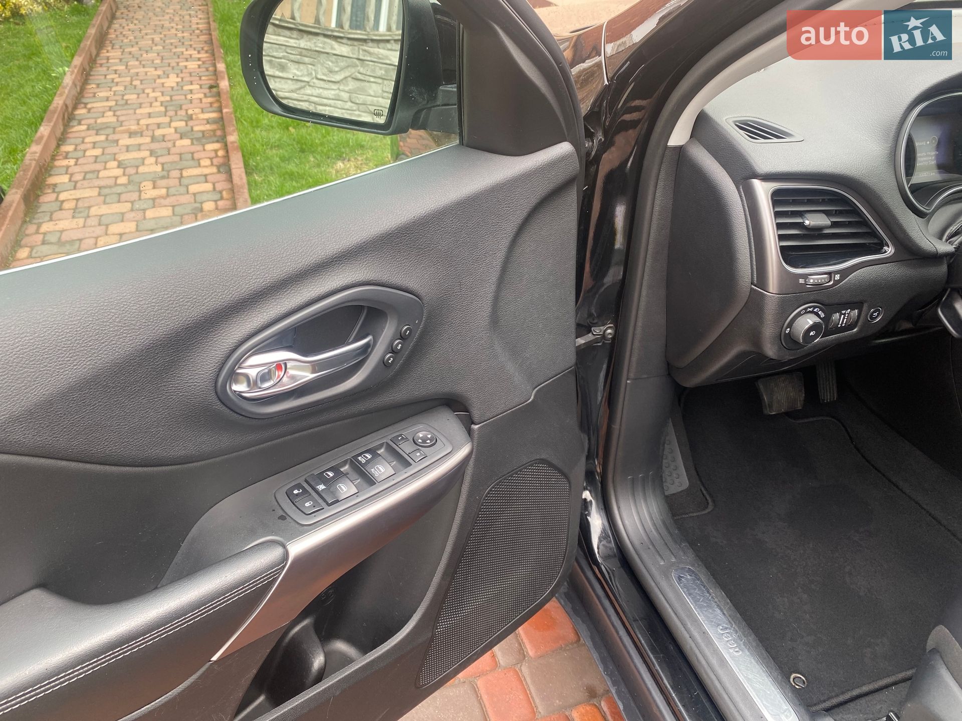 Jeep Cherokee 2019 VIN 1C4PJMDX1KD422770 фото оголошення 12 з 16