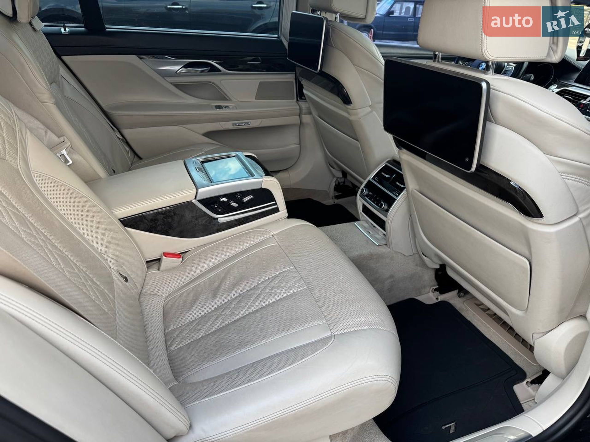 BMW 7 Series 2017 VIN WBA7E410X0GV23195 фото оголошення 16 з 31