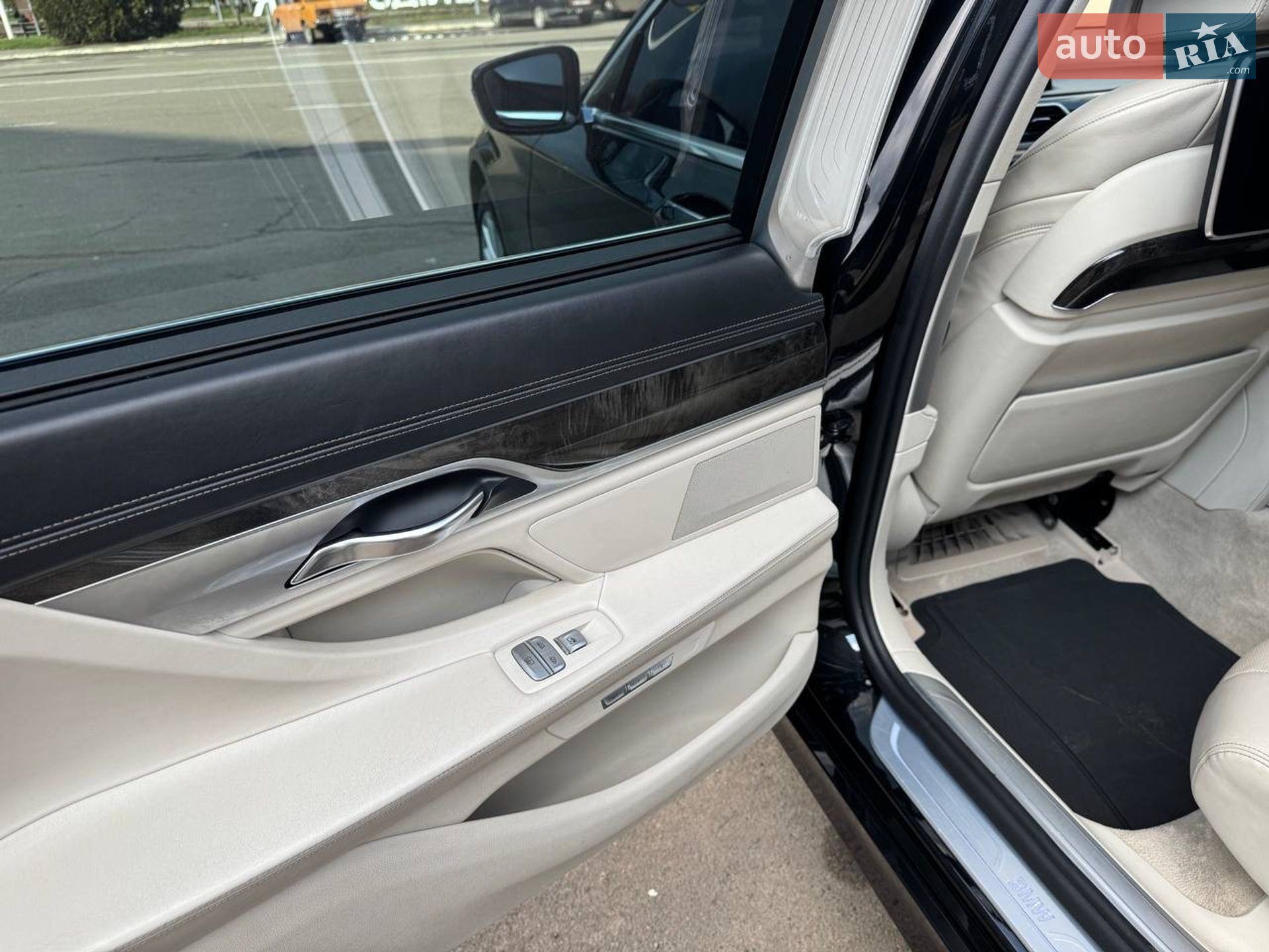 BMW 7 Series 2017 VIN WBA7E410X0GV23195 фото оголошення 20 з 31