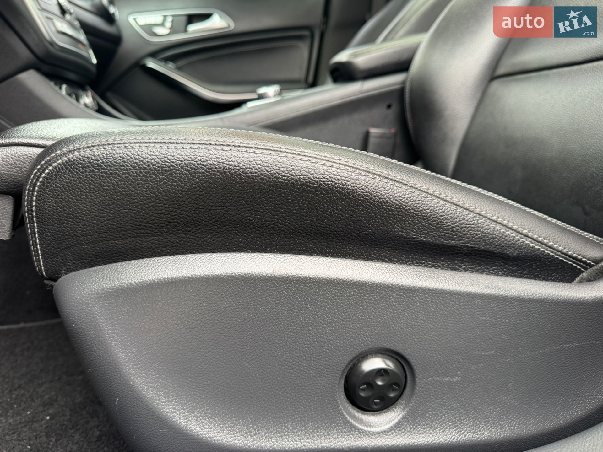 Mercedes-Benz CLA-Class 2017 VIN WDDSJ4GB1JN547289 фото оголошення 28 з 45