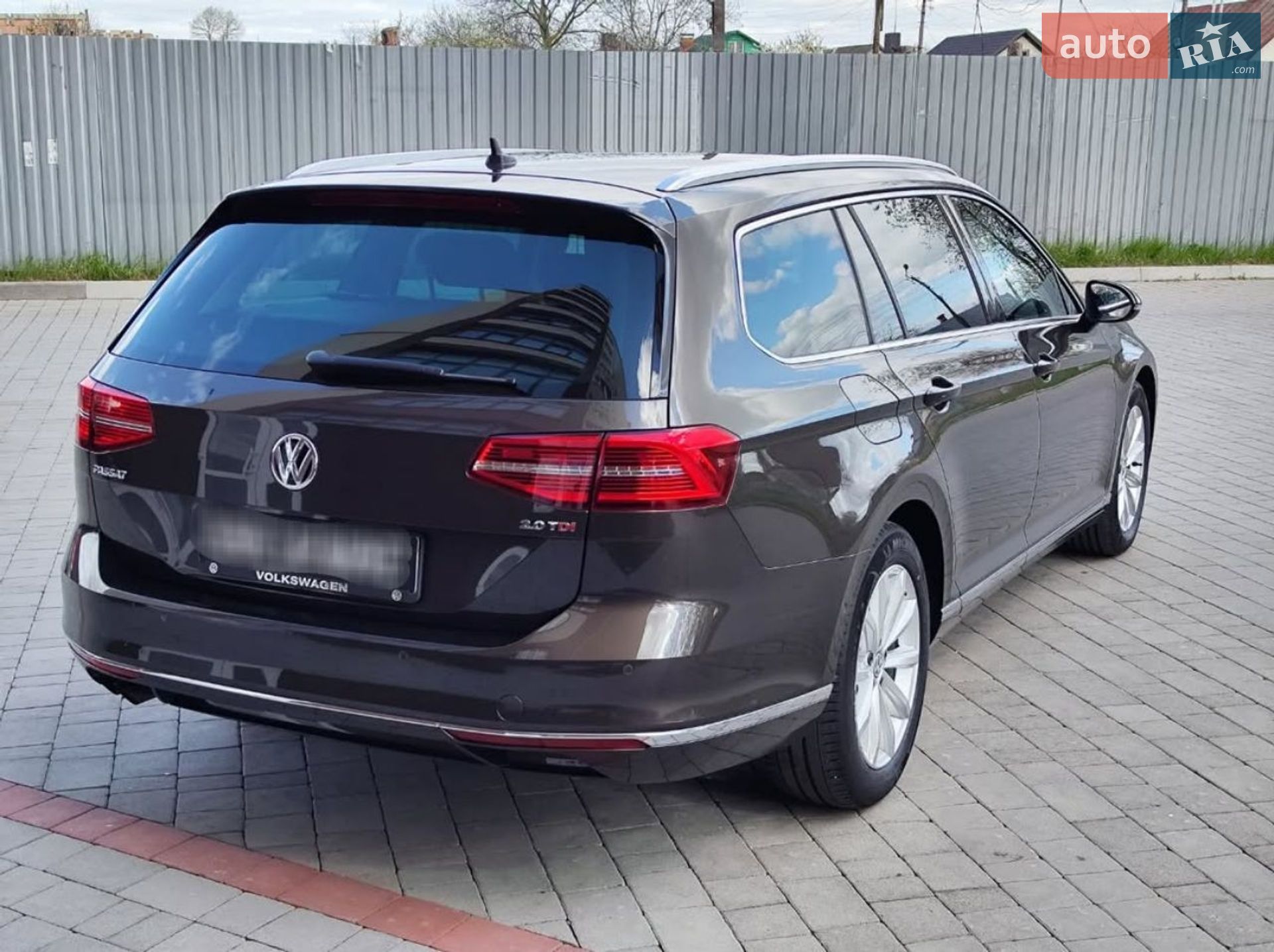 Volkswagen Passat 2017 VIN WVWZZZ3CZJP004599 фото оголошення 4 з 17