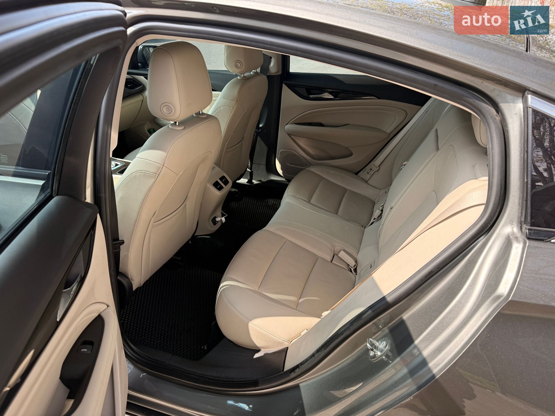 Buick Regal 2017 VIN W04GP6SX2J1064019 фото оголошення 8 з 10