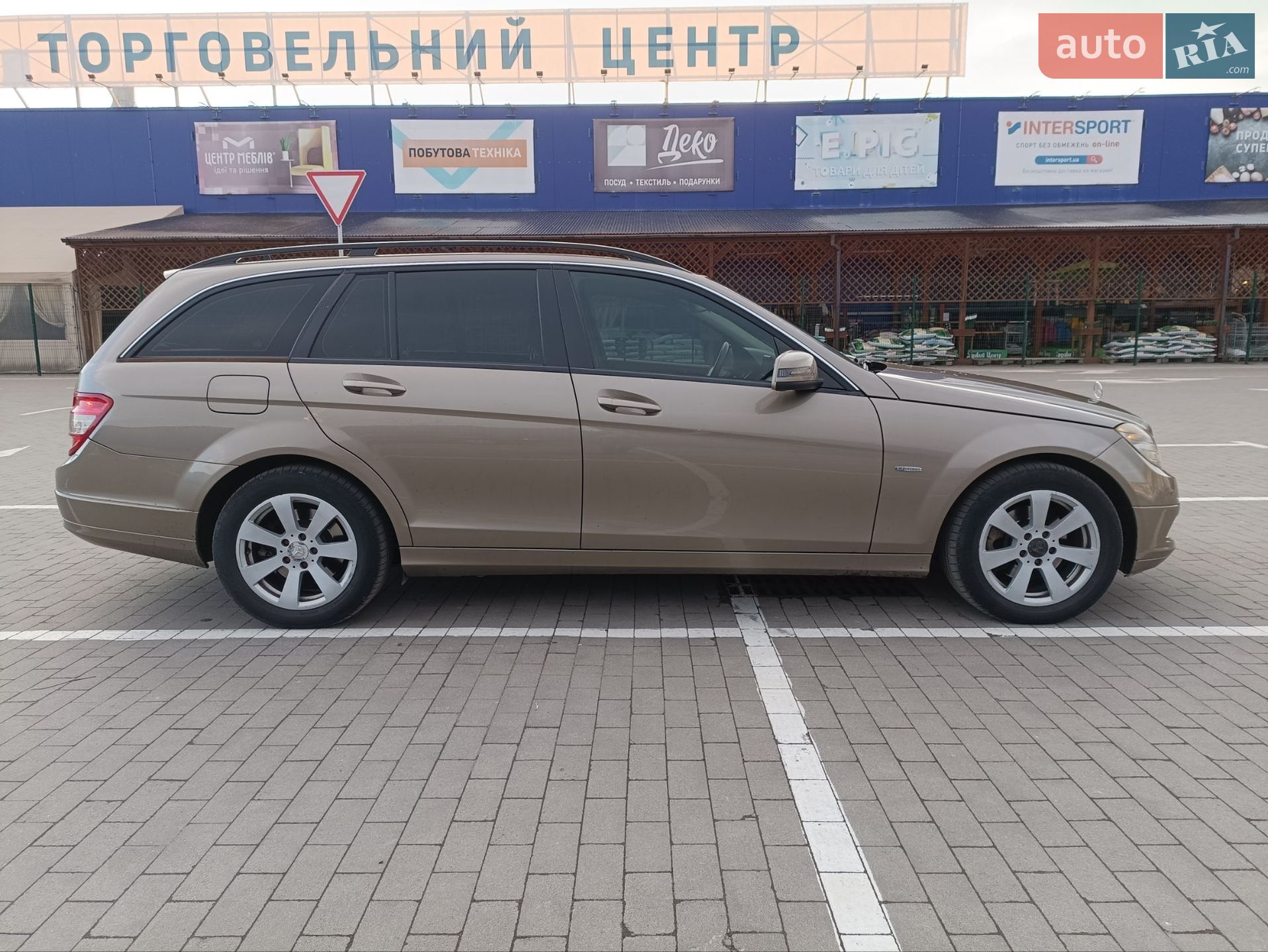 Mercedes-Benz C-Class 2010 VIN WDD2042021F532948 фото оголошення 2 з 16