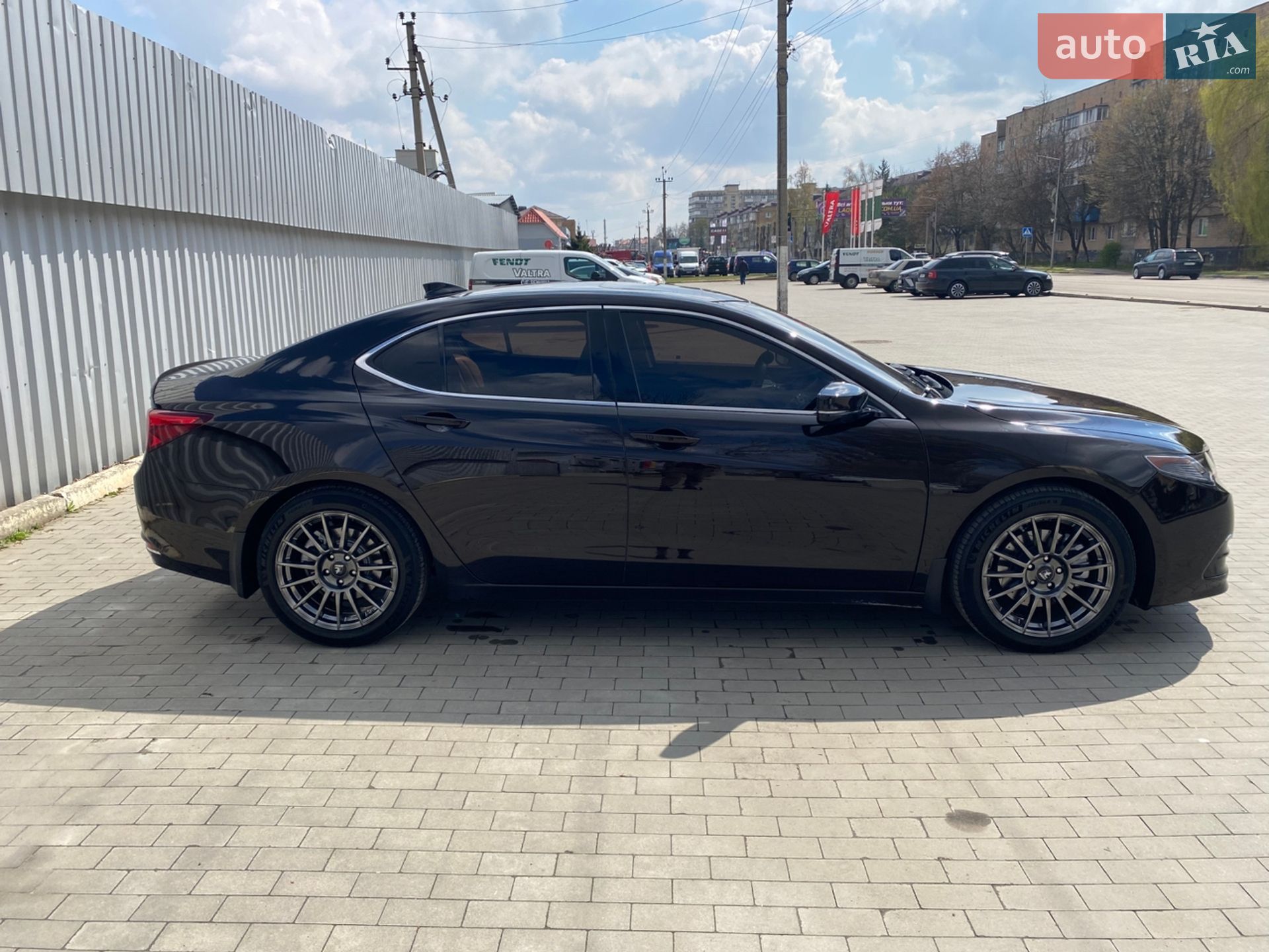 Acura TLX 2017 VIN 19UUB3F59HA003292 фото оголошення 4 з 26