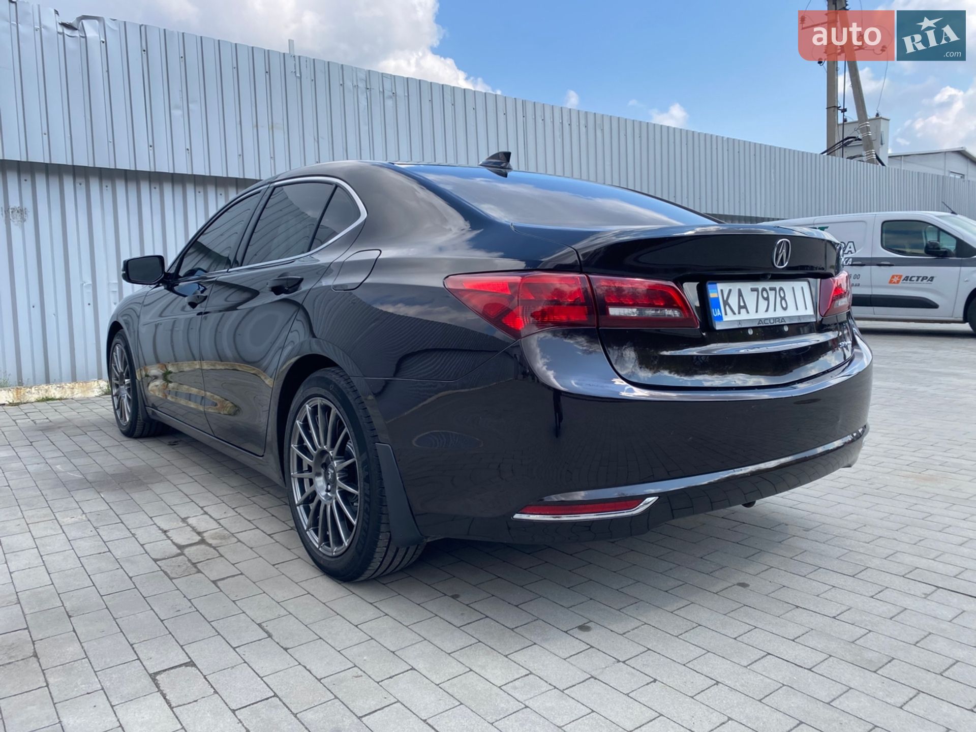 Acura TLX 2017 VIN 19UUB3F59HA003292 фото оголошення 7 з 26
