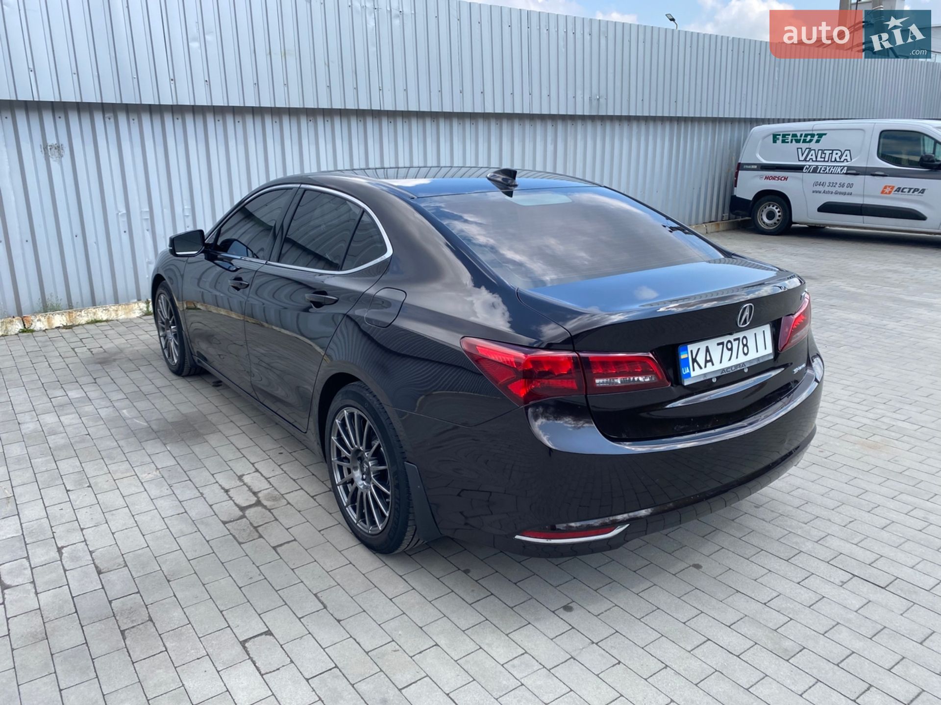 Acura TLX 2017 VIN 19UUB3F59HA003292 фото оголошення 8 з 26