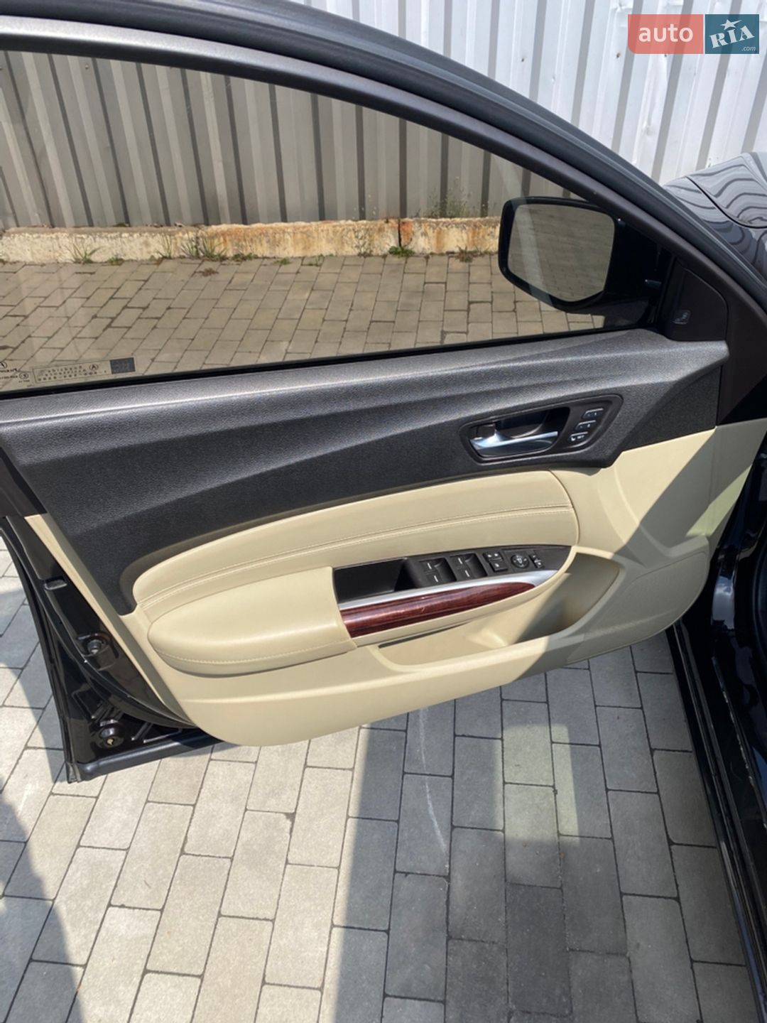 Acura TLX 2017 VIN 19UUB3F59HA003292 фото оголошення 16 з 26