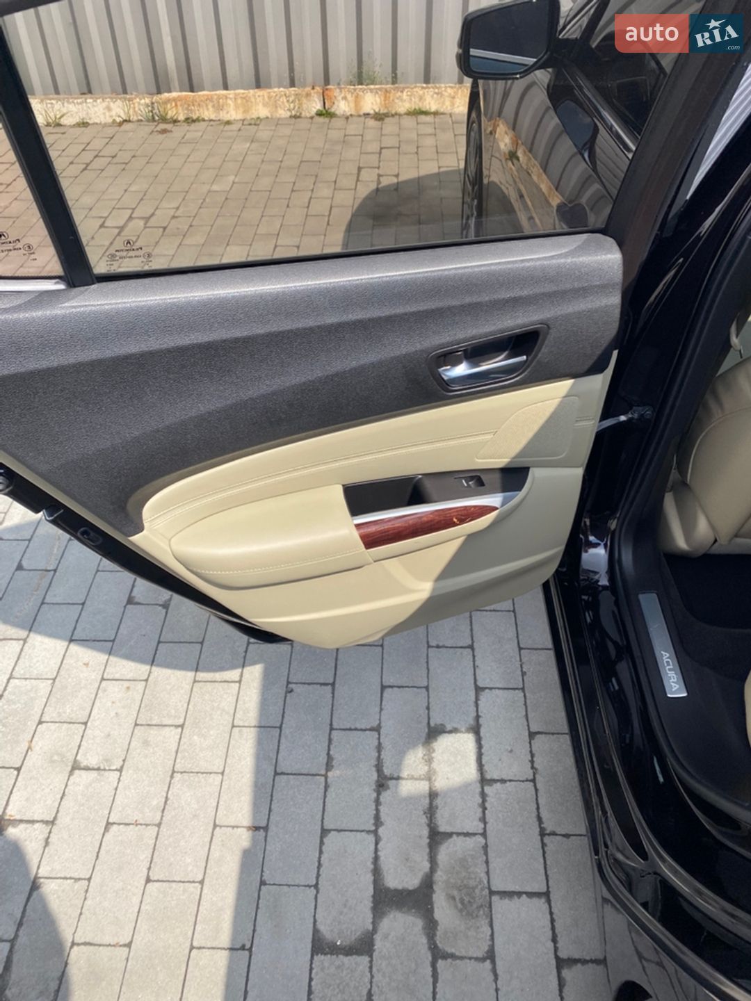 Acura TLX 2017 VIN 19UUB3F59HA003292 фото оголошення 18 з 26