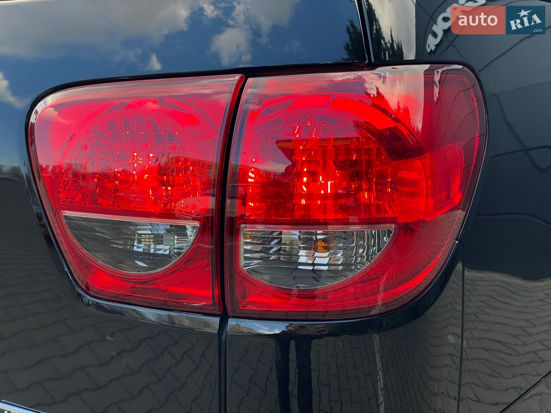 Toyota Sequoia 2011 VIN 5TDDW5G15CS057758 фото оголошення 13 з 42