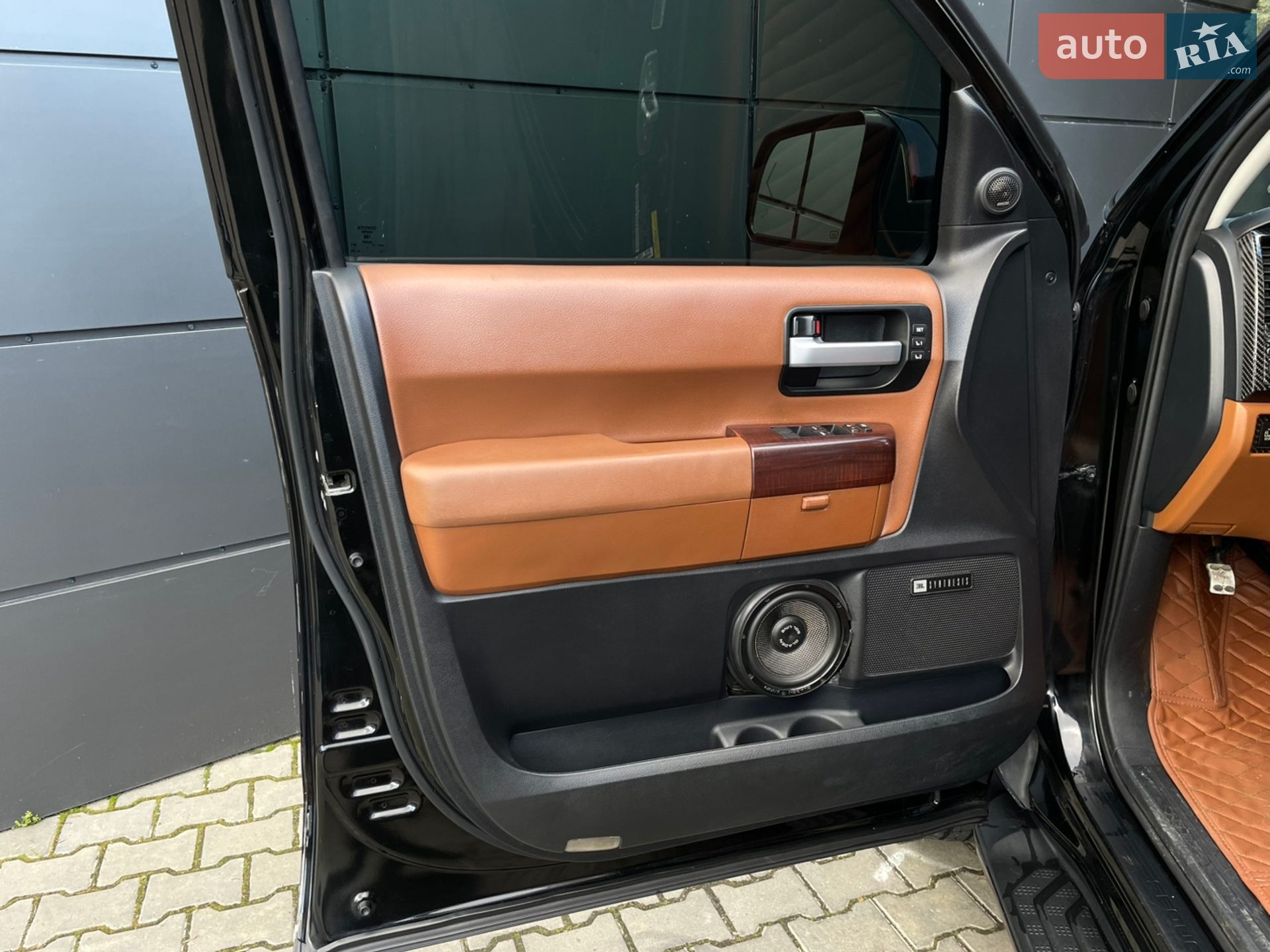 Toyota Sequoia 2011 VIN 5TDDW5G15CS057758 фото оголошення 16 з 42