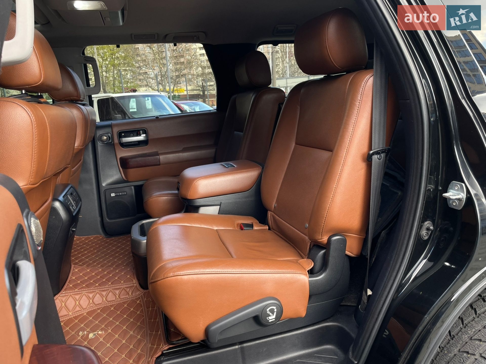Toyota Sequoia 2011 VIN 5TDDW5G15CS057758 фото оголошення 34 з 42