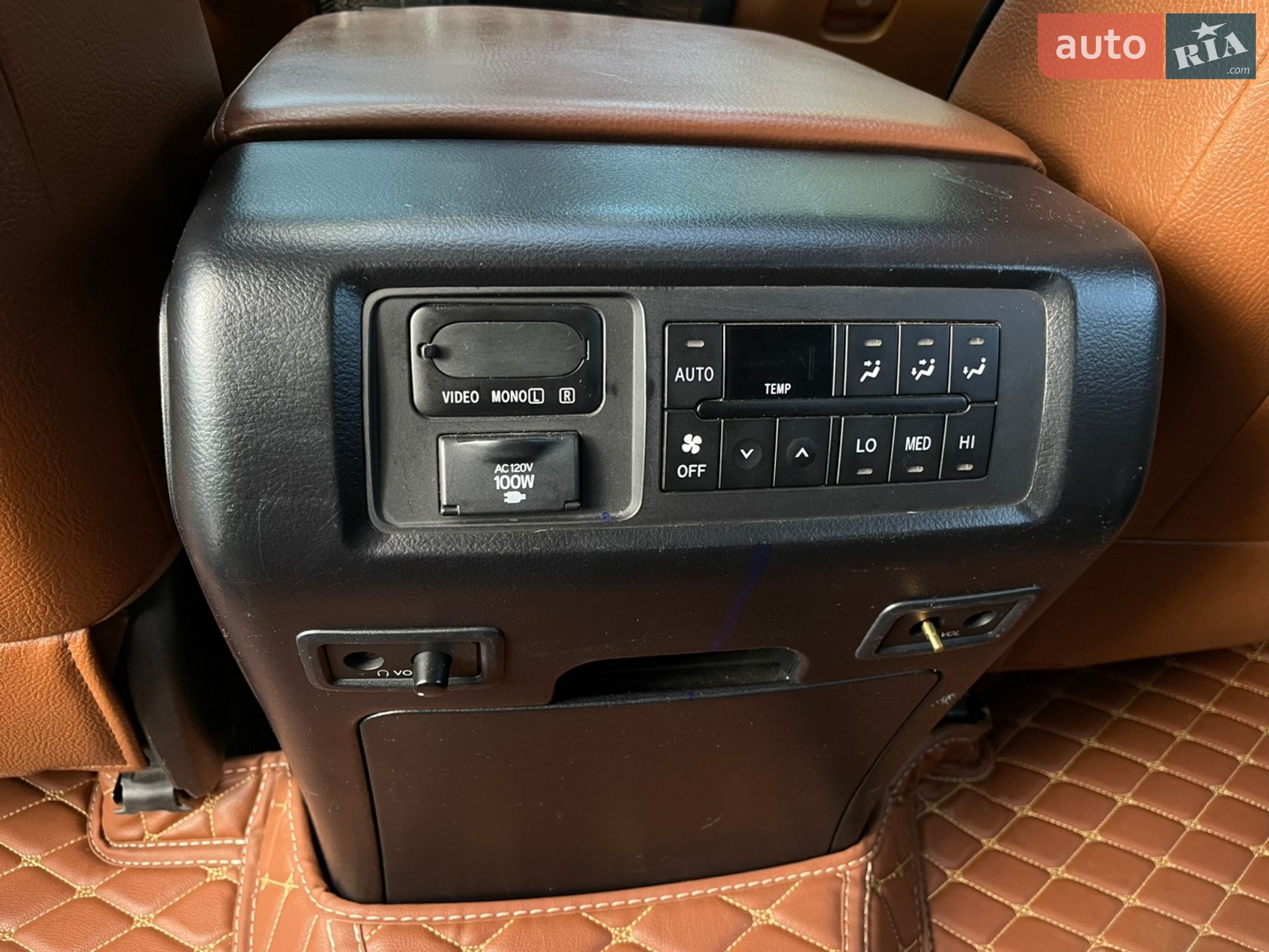 Toyota Sequoia 2011 VIN 5TDDW5G15CS057758 фото оголошення 35 з 42