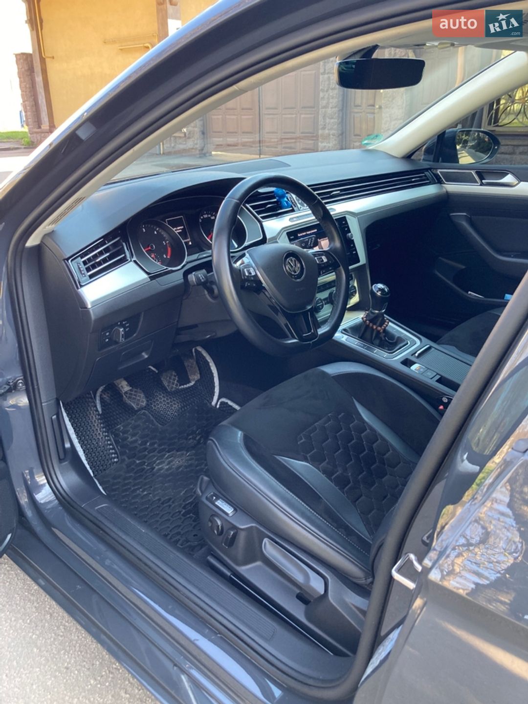 Volkswagen Passat 2018 VIN WVWZZZ3CZJP010146 фото оголошення 36 з 67