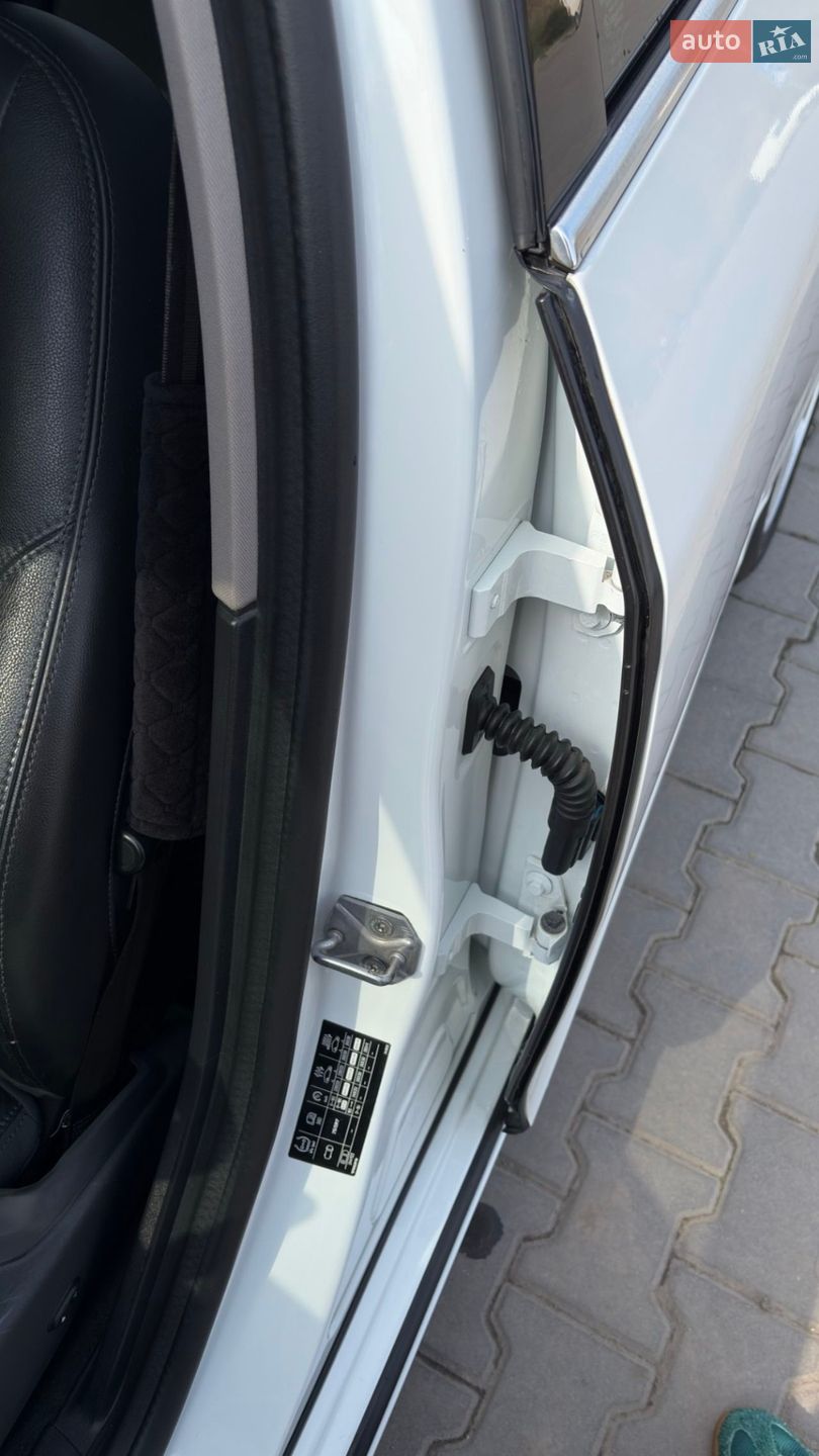 Volvo S60 2017 VIN YV1FS79B0H2441122 фото оголошення 8 з 16