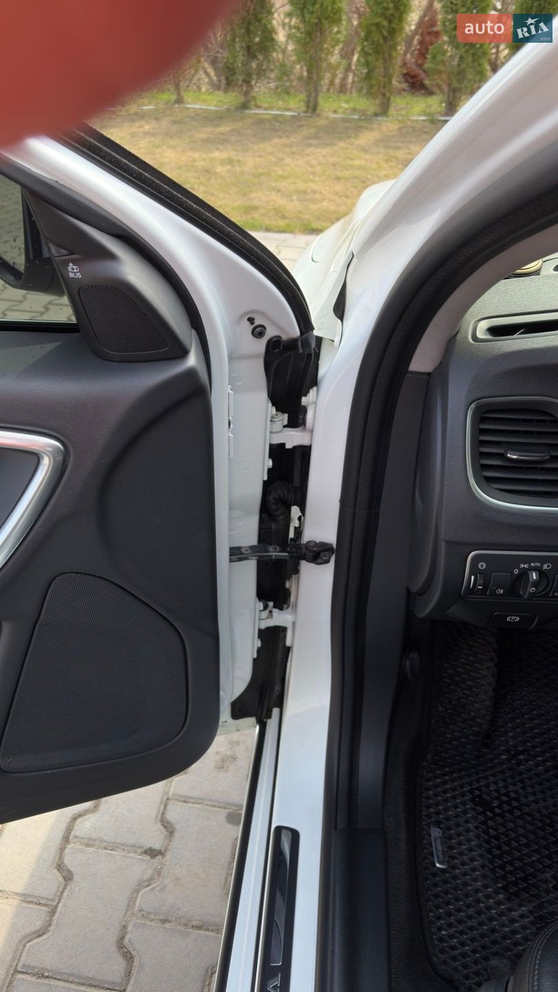 Volvo S60 2017 VIN YV1FS79B0H2441122 фото оголошення 6 з 16