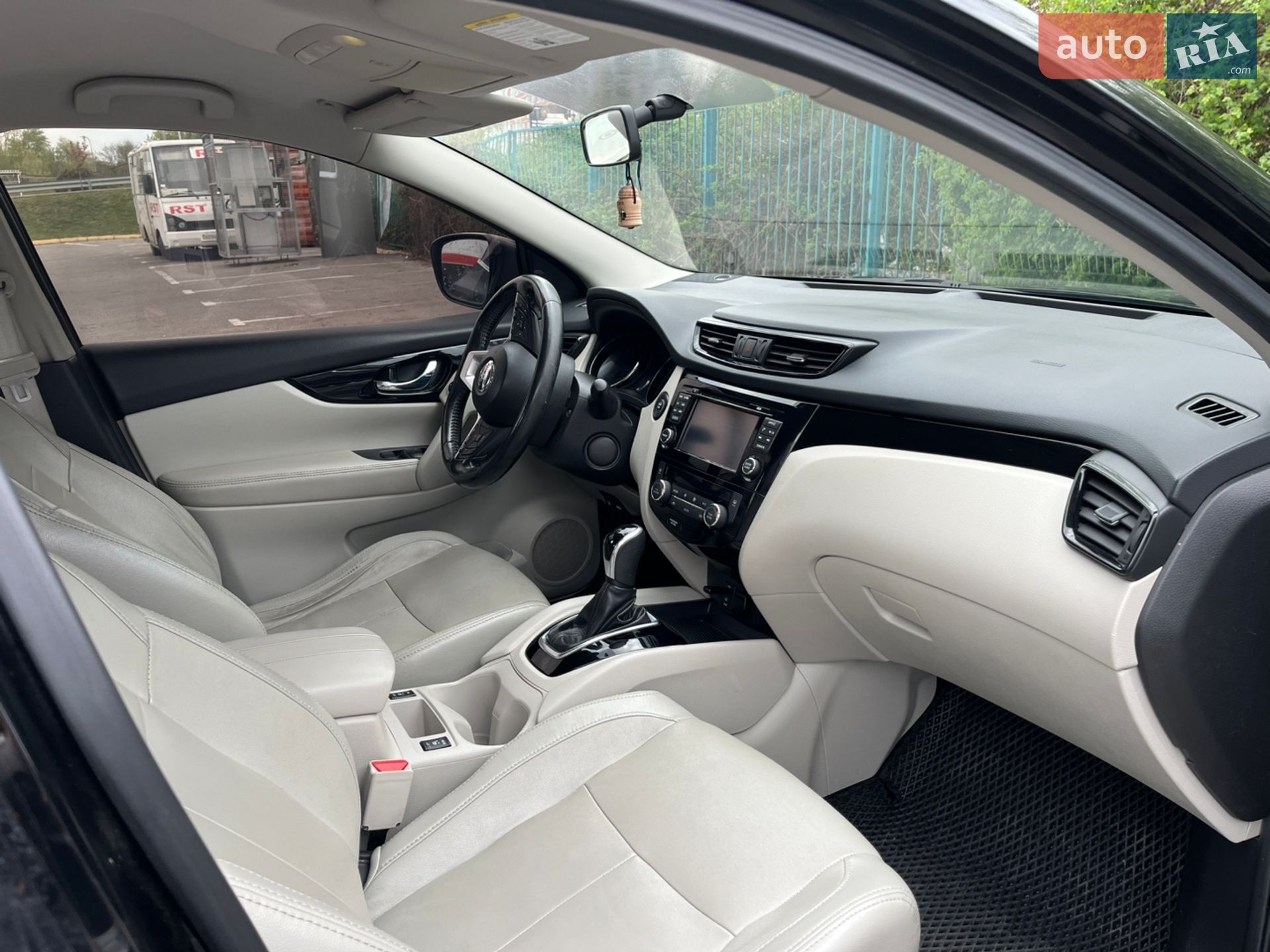 Nissan Rogue Sport 2017 VIN JN1BJ1CP5HW005985 фото оголошення 9 з 17