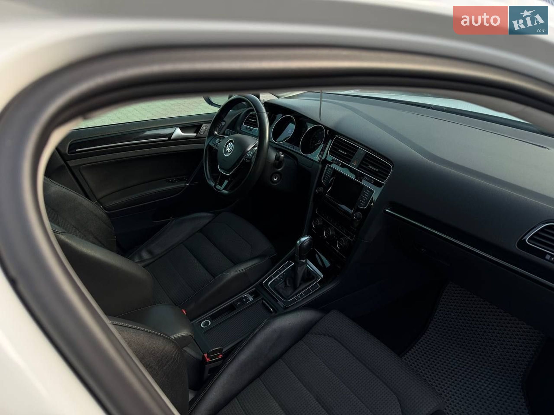 Volkswagen Golf 2015 VIN WVWZZZAUZFP590301 фото оголошення 10 з 30