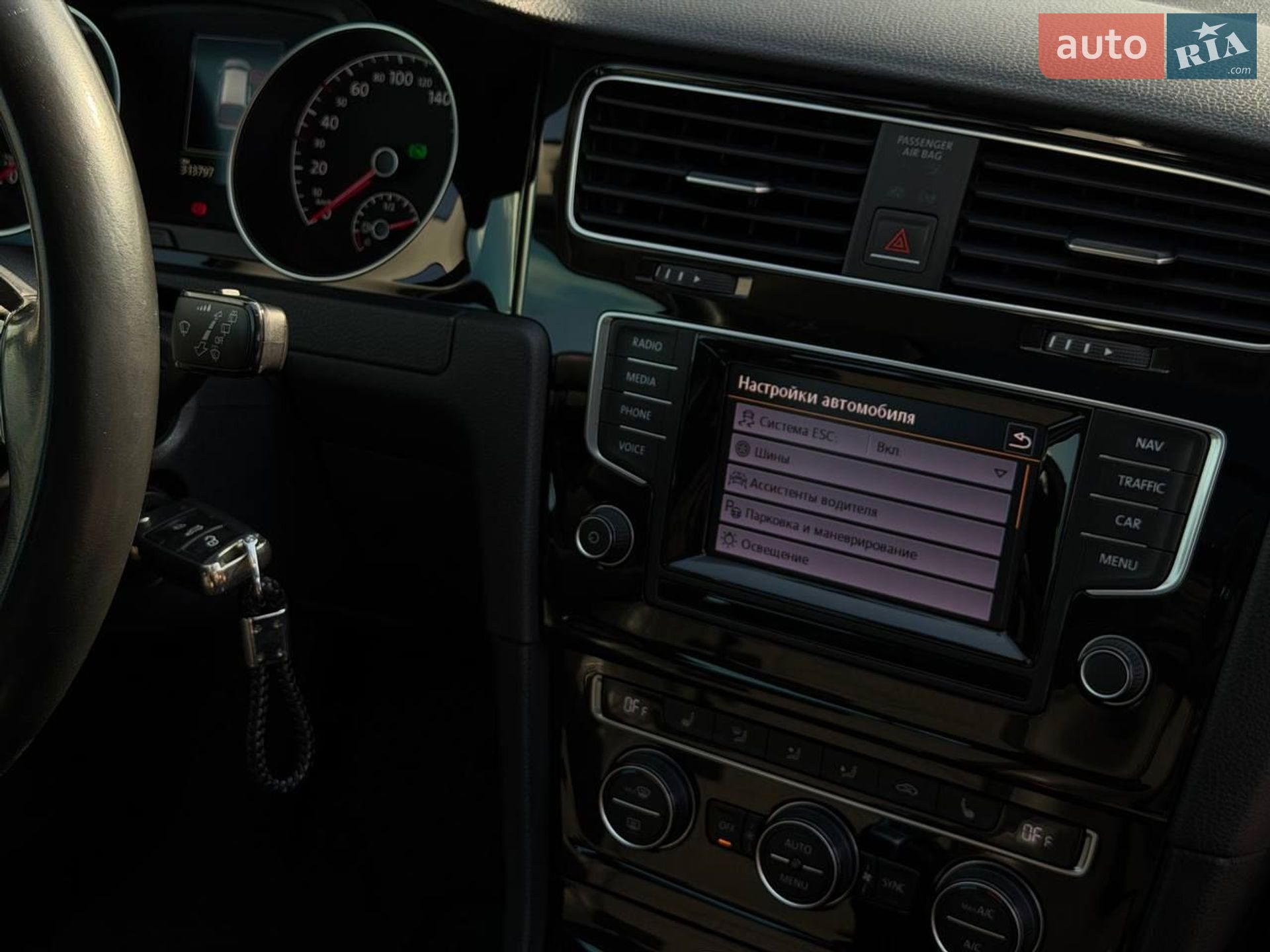 Volkswagen Golf 2015 VIN WVWZZZAUZFP590301 фото оголошення 12 з 30