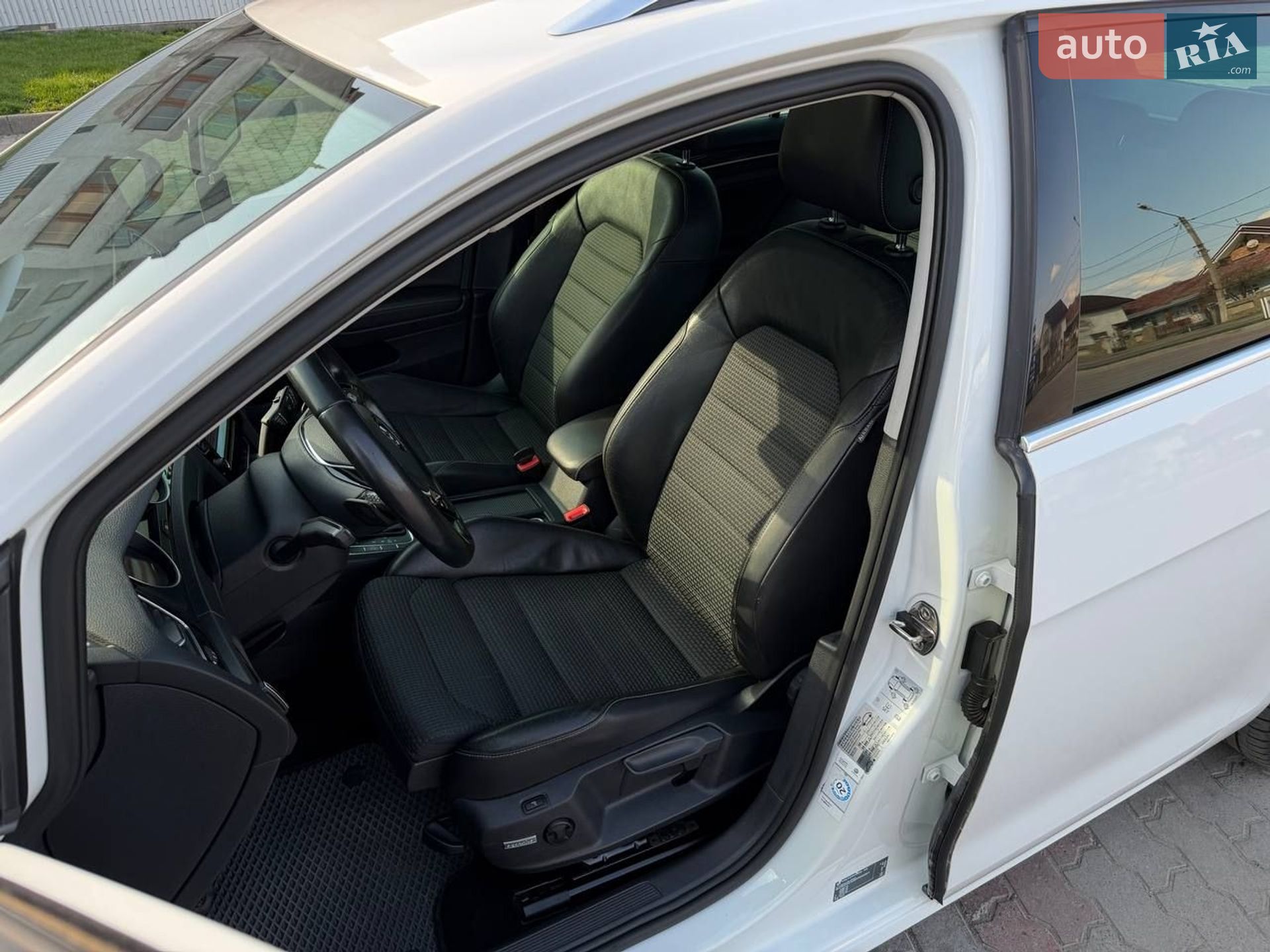 Volkswagen Golf 2015 VIN WVWZZZAUZFP590301 фото оголошення 13 з 30