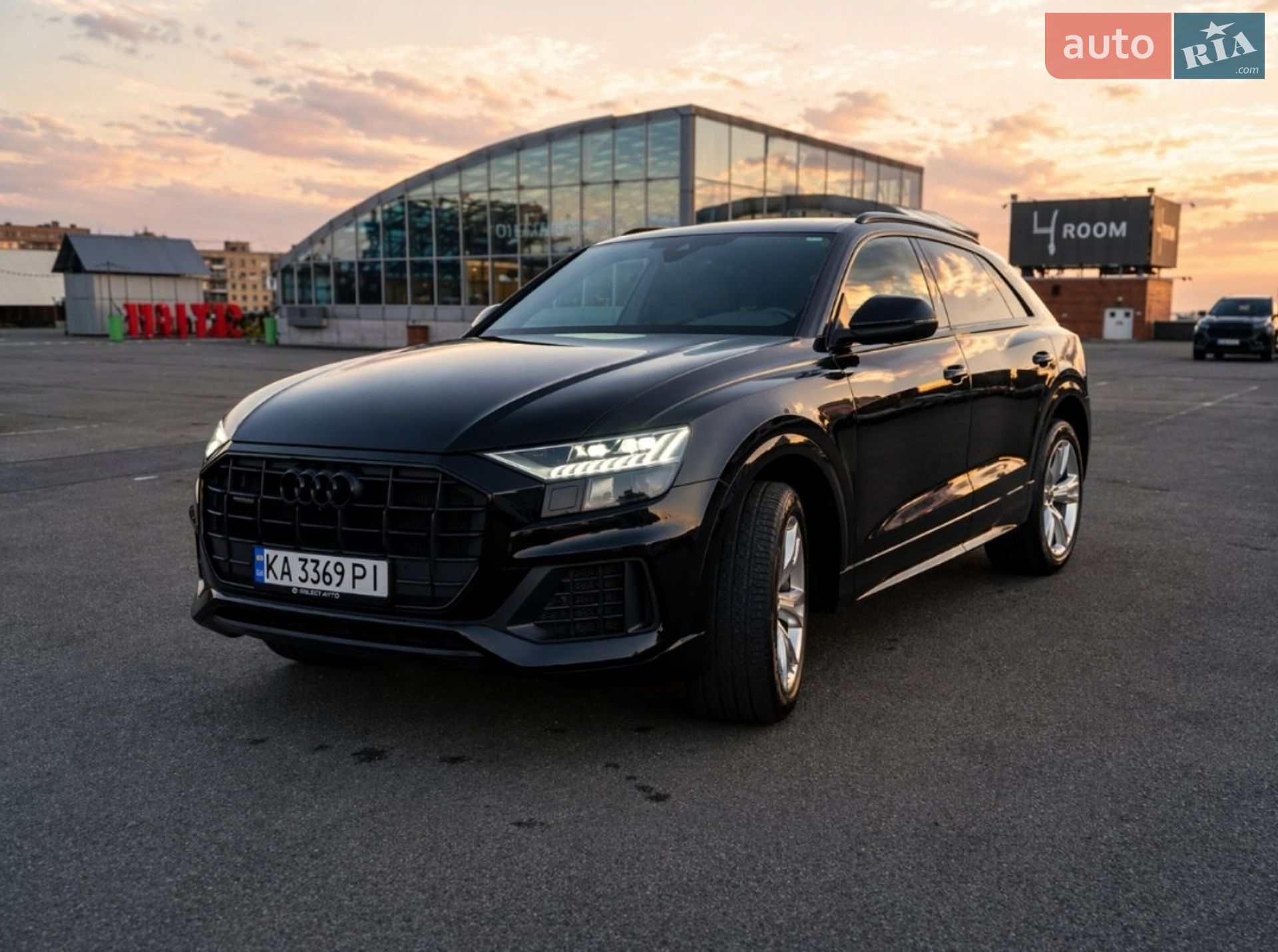 Audi Q8 2022 VIN WA1AVBF18PD012590 фото оголошення 2 з 14