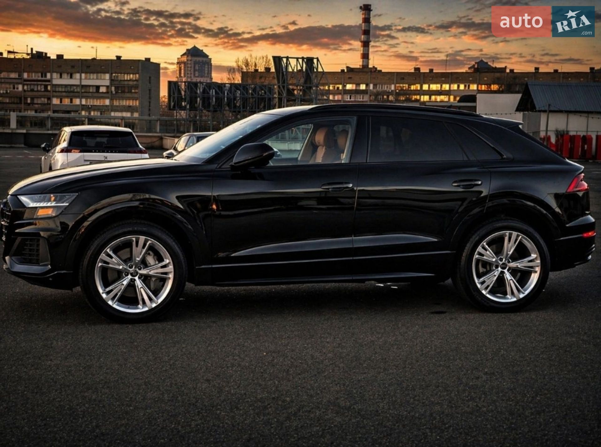 Audi Q8 2022 VIN WA1AVBF18PD012590 фото оголошення 3 з 14