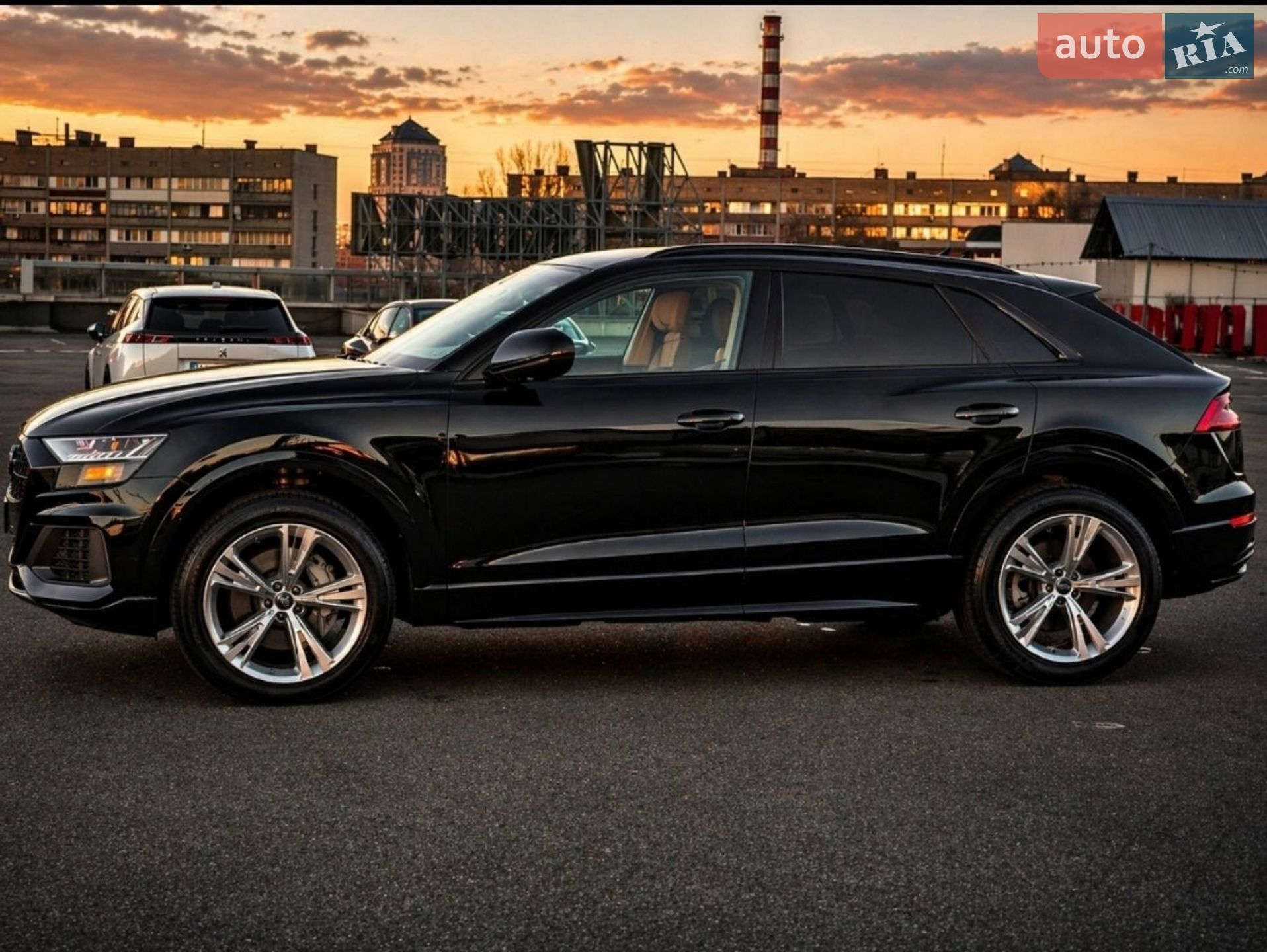 Audi Q8 2022 VIN WA1AVBF18PD012590 фото оголошення 8 з 14