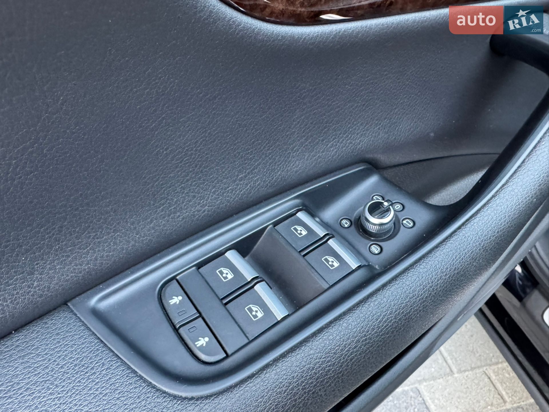 Audi Q7 2016 VIN WA1LAAF77HD026078 фото оголошення 17 з 46