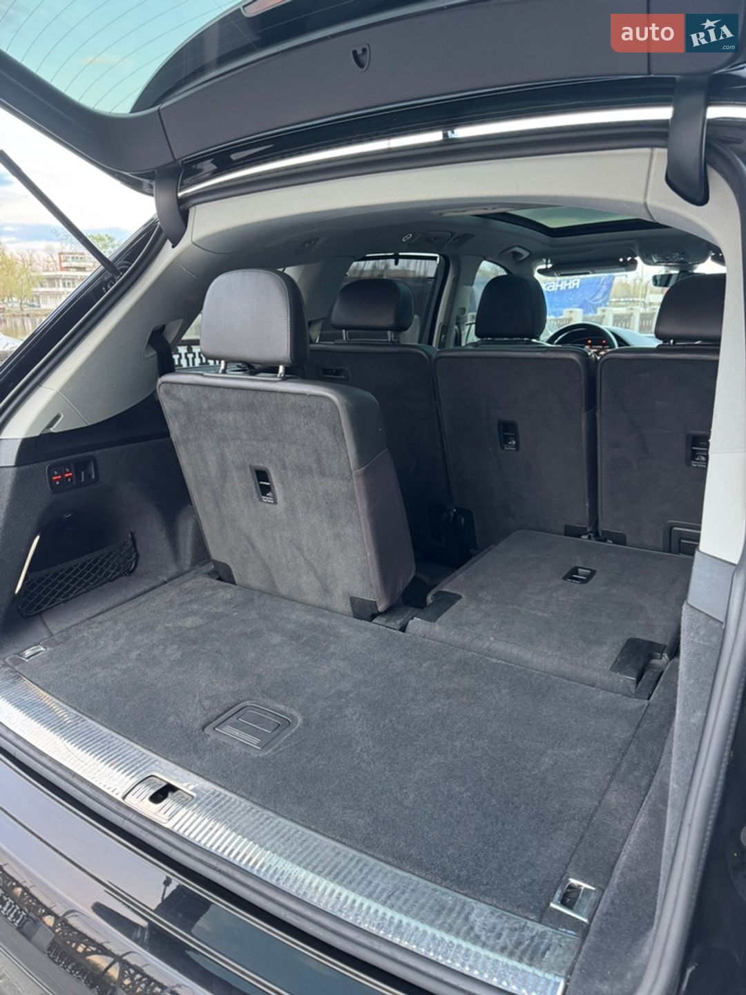 Audi Q7 2016 VIN WA1LAAF77HD026078 фото оголошення 36 з 46