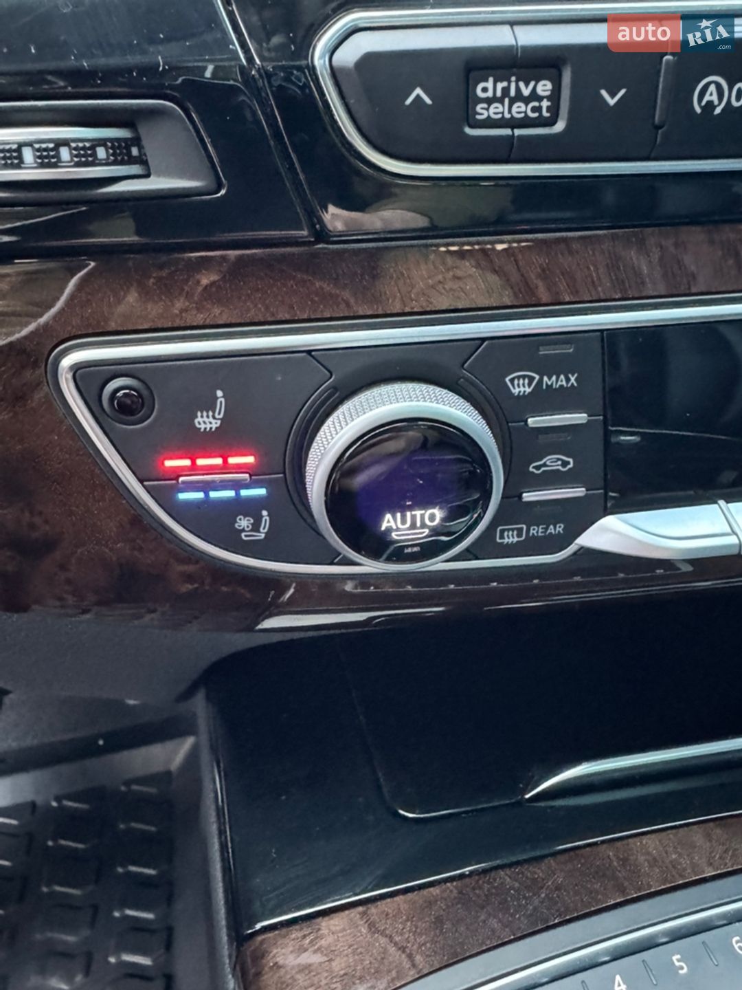 Audi Q7 2016 VIN WA1LAAF77HD026078 фото оголошення 19 з 46