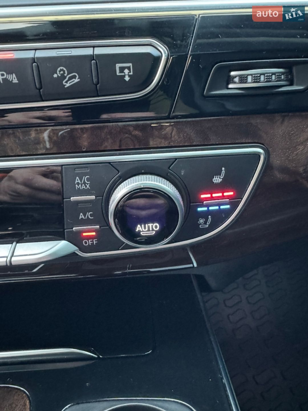 Audi Q7 2016 VIN WA1LAAF77HD026078 фото оголошення 20 з 46