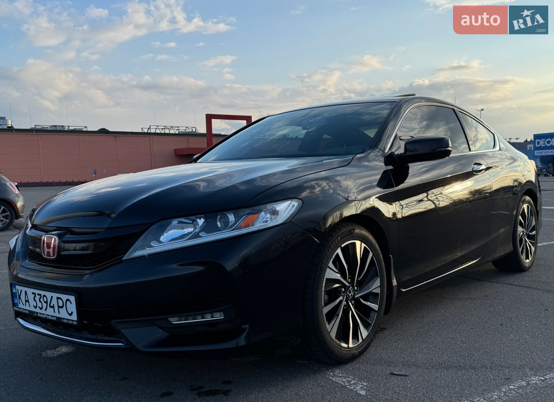 Honda Accord 2017 VIN 1HGCT1B82HA008105 фото оголошення 2 з 40