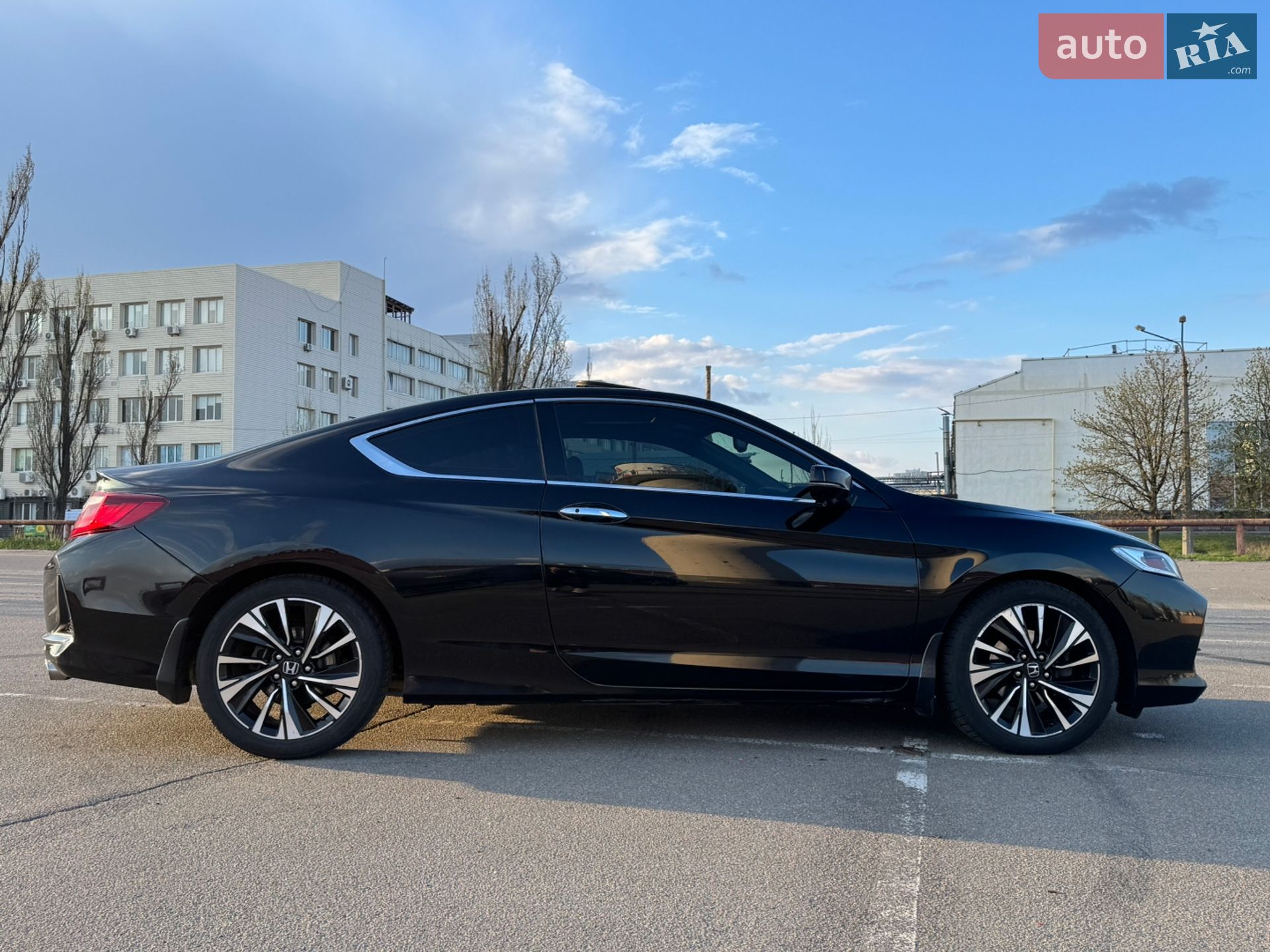 Honda Accord 2017 VIN 1HGCT1B82HA008105 фото оголошення 4 з 40