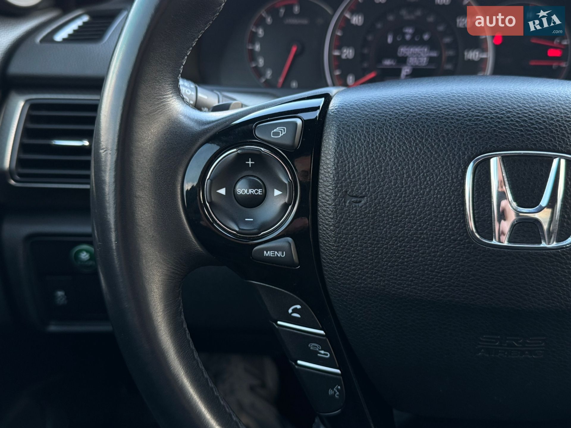 Honda Accord 2017 VIN 1HGCT1B82HA008105 фото оголошення 11 з 40