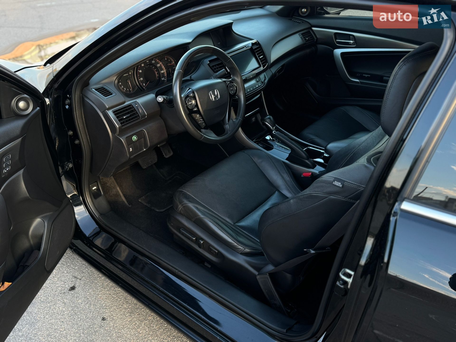 Honda Accord 2017 VIN 1HGCT1B82HA008105 фото оголошення 12 з 40