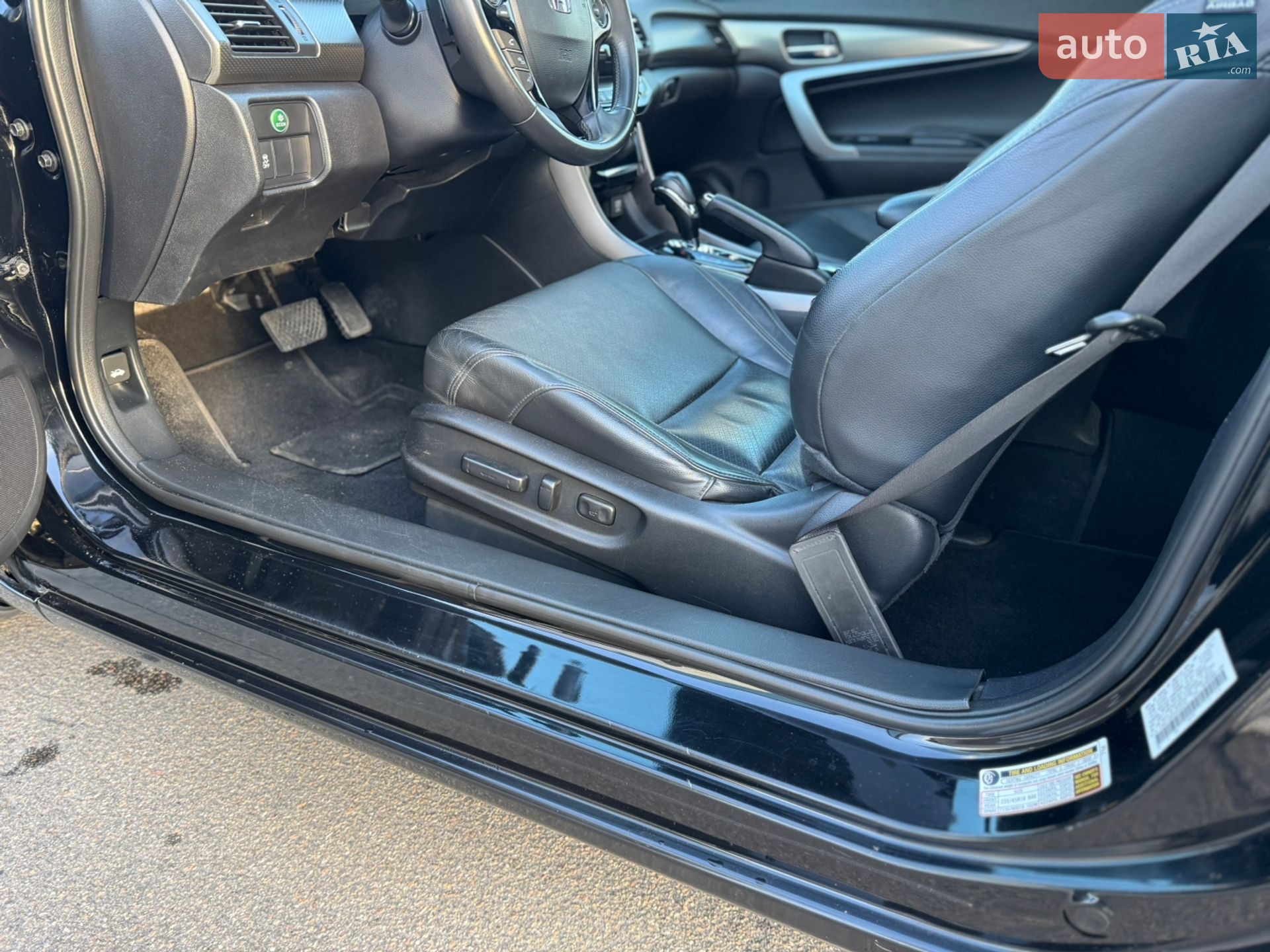 Honda Accord 2017 VIN 1HGCT1B82HA008105 фото оголошення 14 з 40