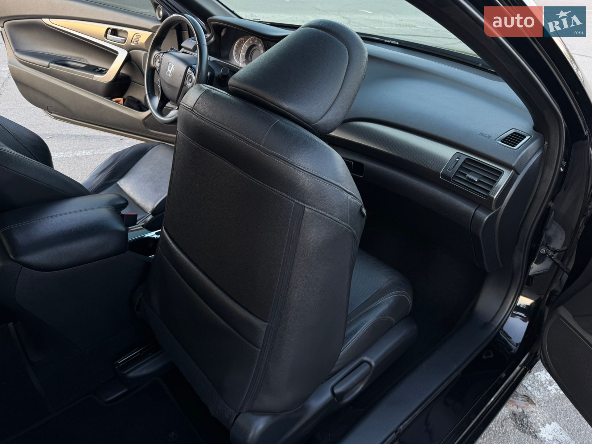 Honda Accord 2017 VIN 1HGCT1B82HA008105 фото оголошення 28 з 40