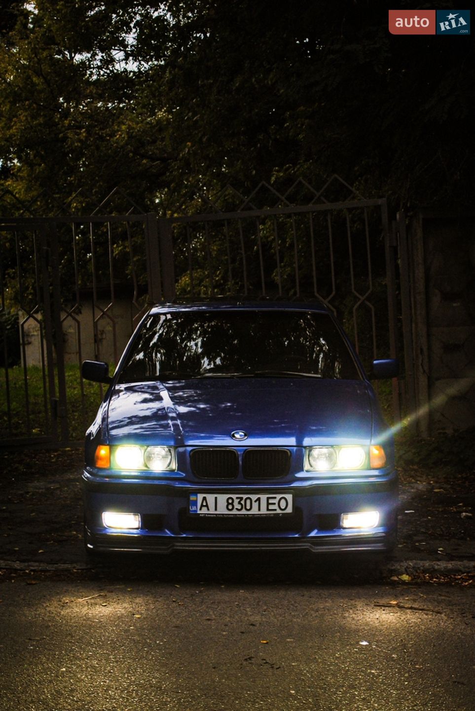 BMW 3 Series 1992 VIN WBACB31090FD75843 фото оголошення 10 з 11