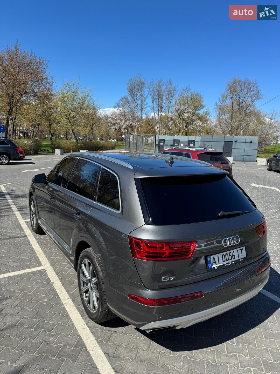 Audi Q7 2018 VIN WA1LAAF77JD052301 фото оголошення 13 з 37