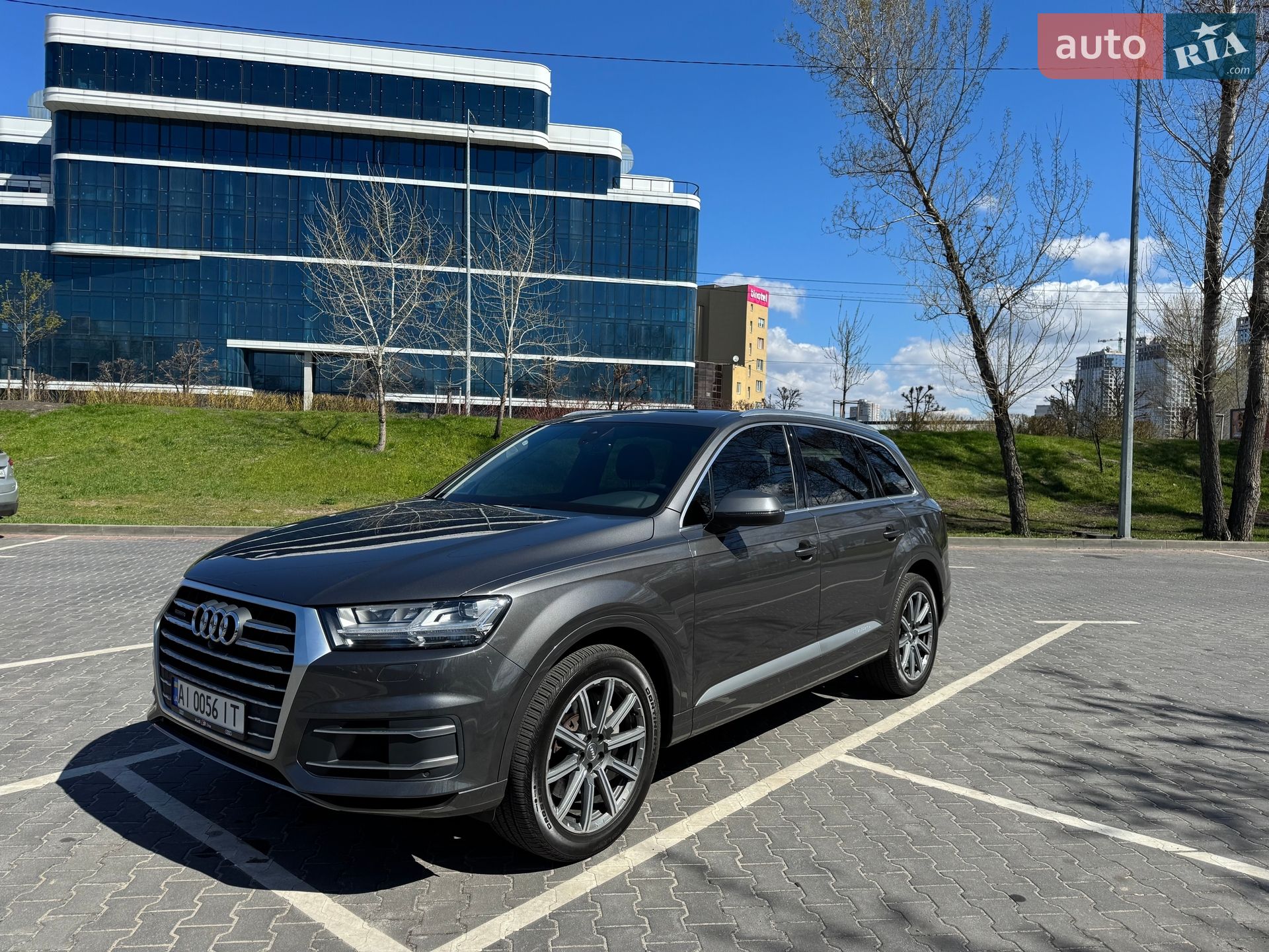 Audi Q7 2018 VIN WA1LAAF77JD052301 фото оголошення 19 з 37