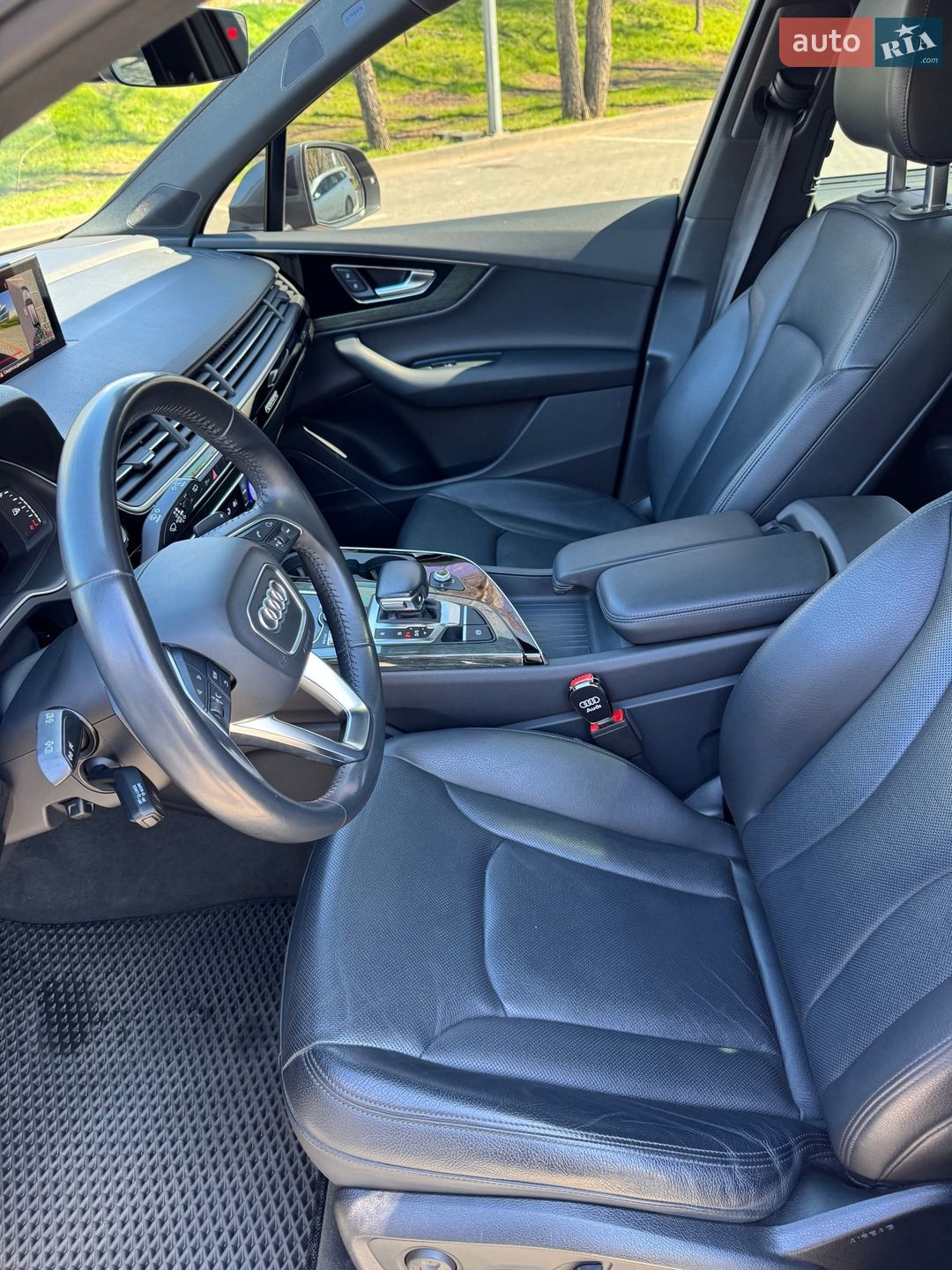 Audi Q7 2018 VIN WA1LAAF77JD052301 фото оголошення 32 з 37