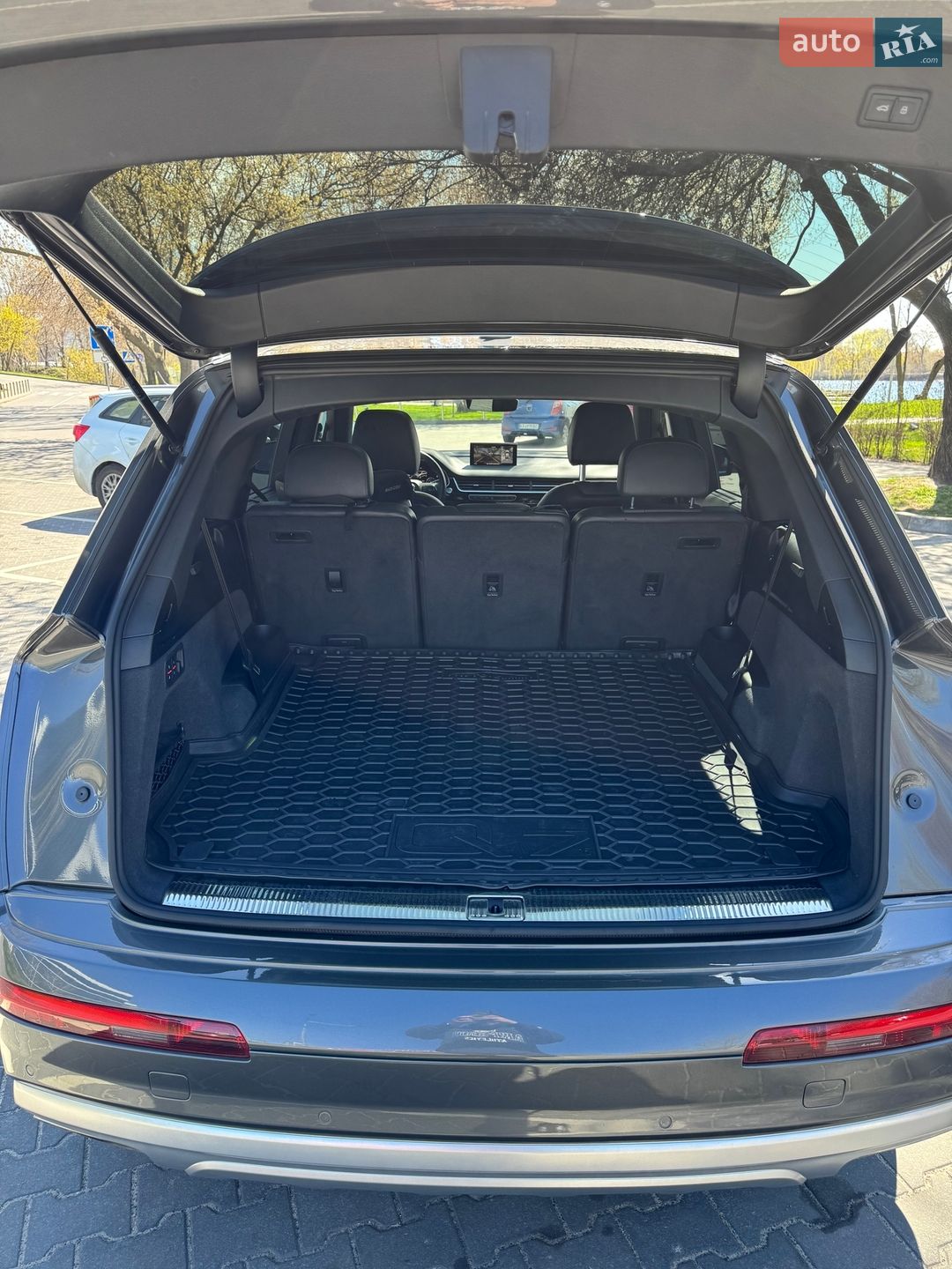 Audi Q7 2018 VIN WA1LAAF77JD052301 фото оголошення 34 з 37