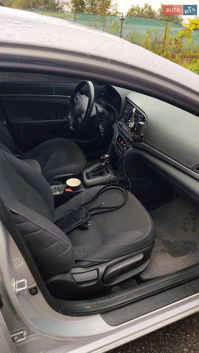 Hyundai Elantra 2018 VIN 5NPD74LF0JH349555 фото оголошення 5 з 7