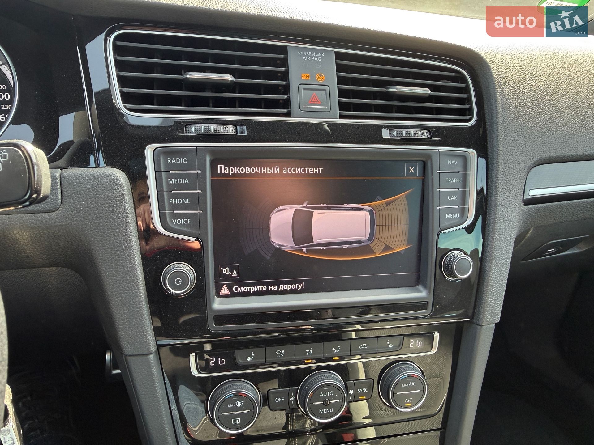 Volkswagen Golf R 2015 VIN WVWZZZAUZGP565065 фото оголошення 10 з 27